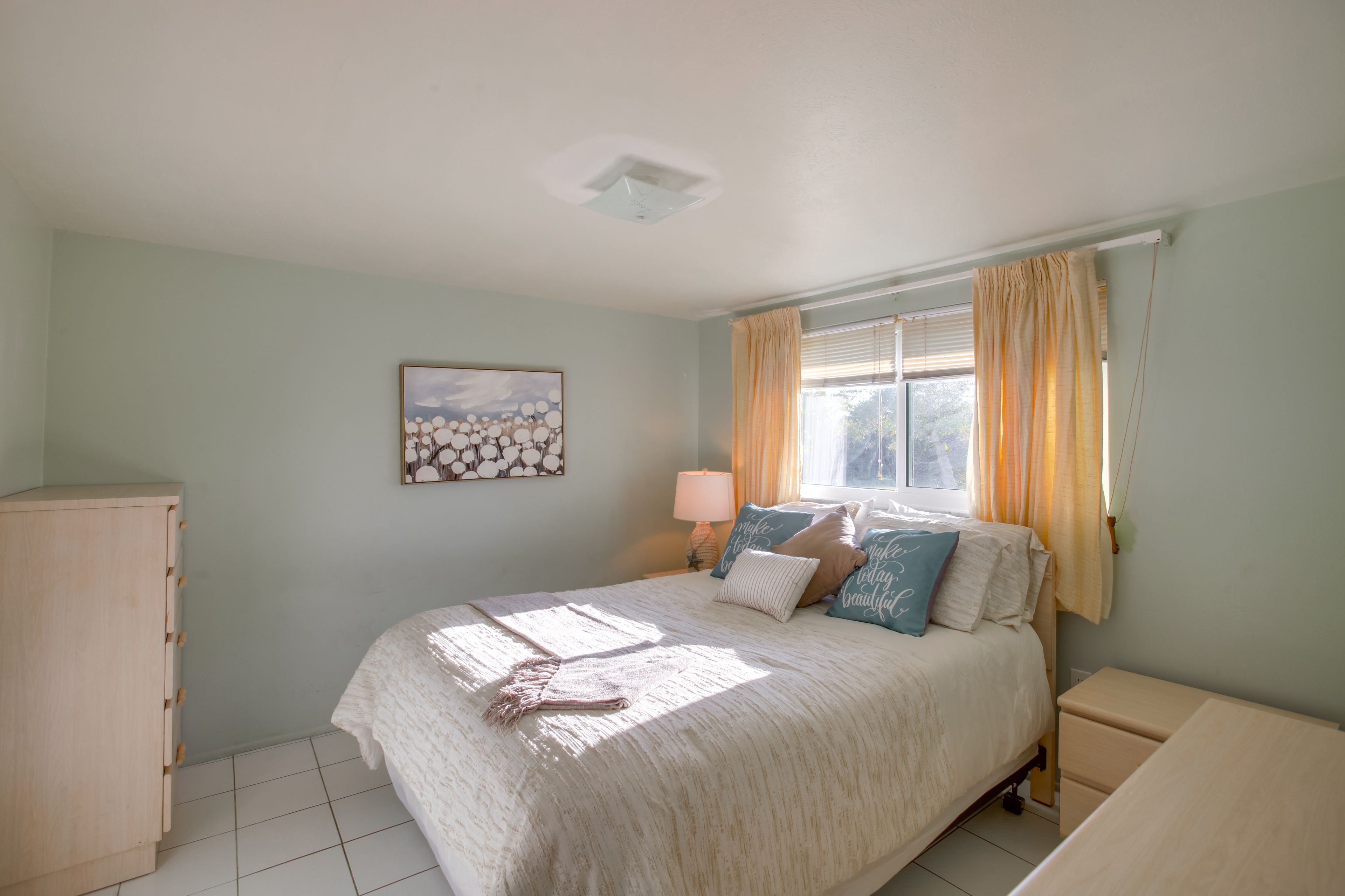 Bedroom 1 | Queen Bed