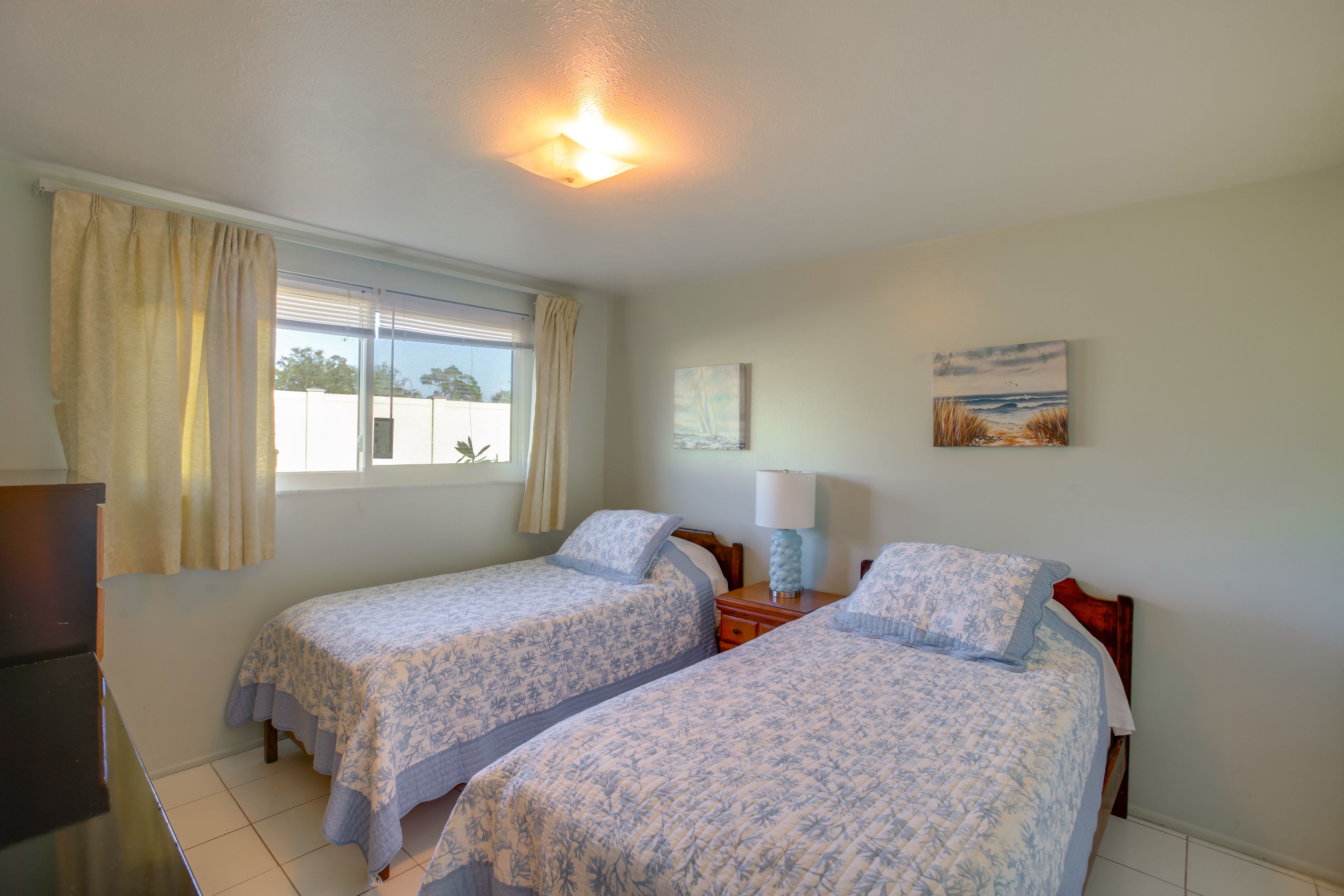 Bedroom 2 | 2 Twin Beds