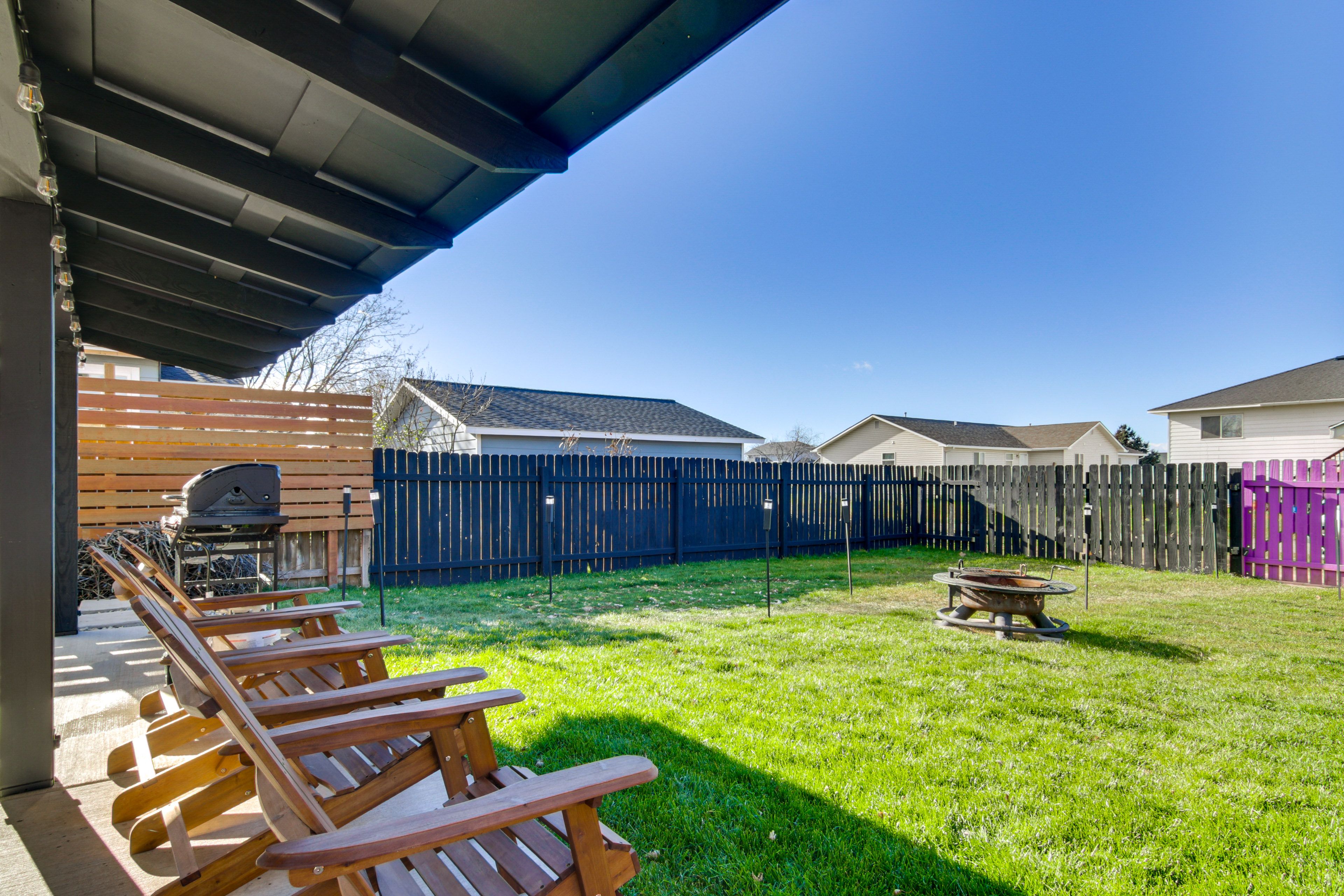 Shared Outdoor Space | Fire Pit | Fenced Backyard