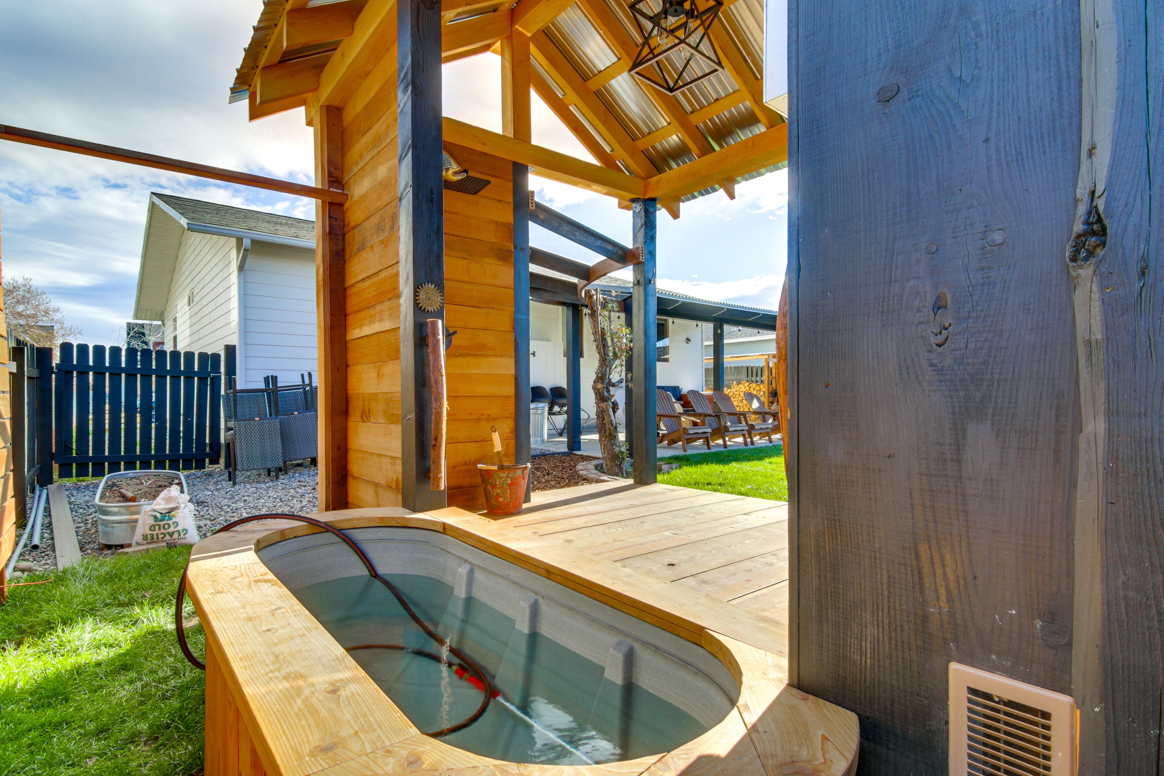 Shared Outdoor Space | Seasonal Cold Plunge