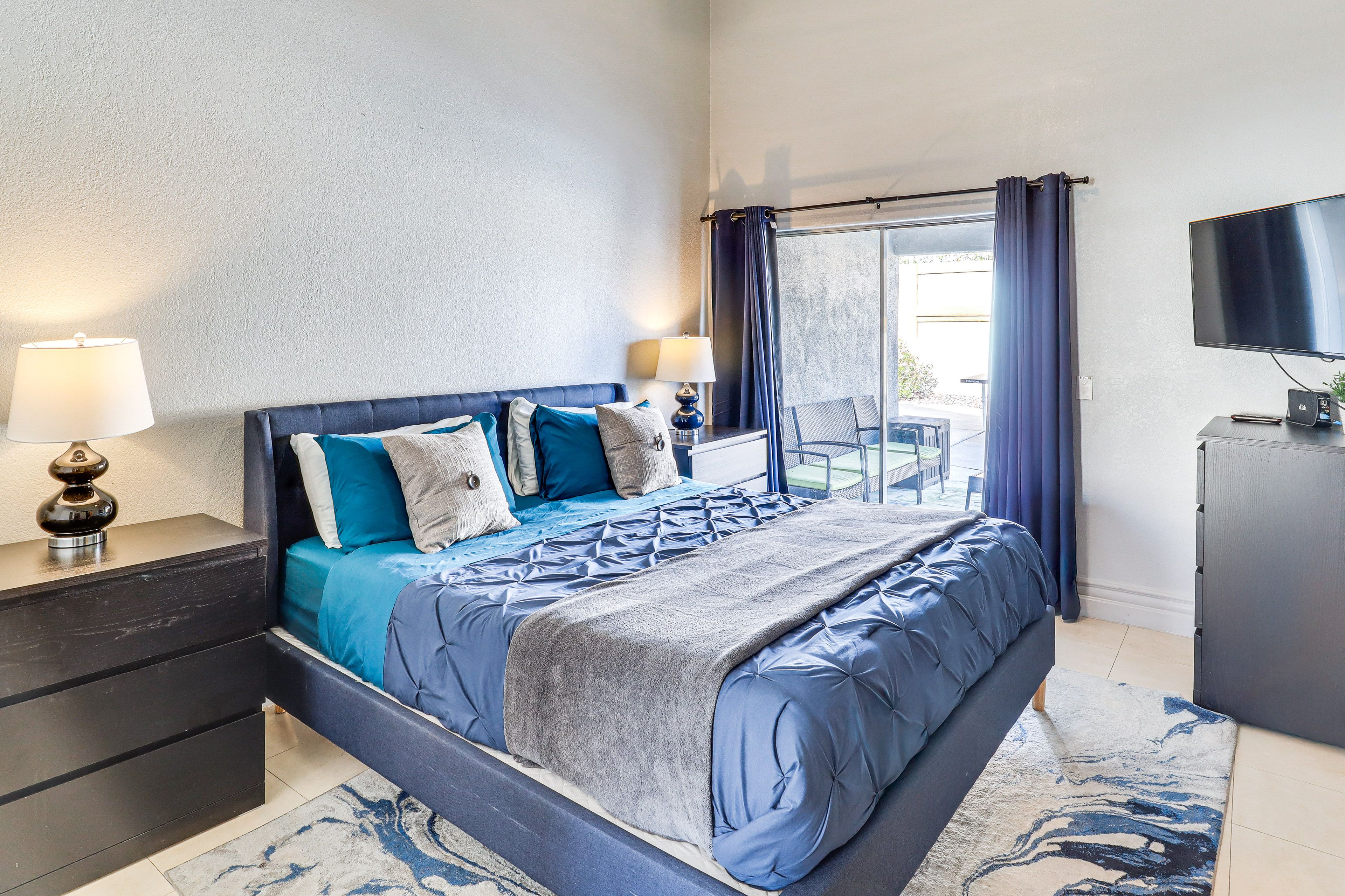 Bedroom 2 | King Bed | 1st Floor