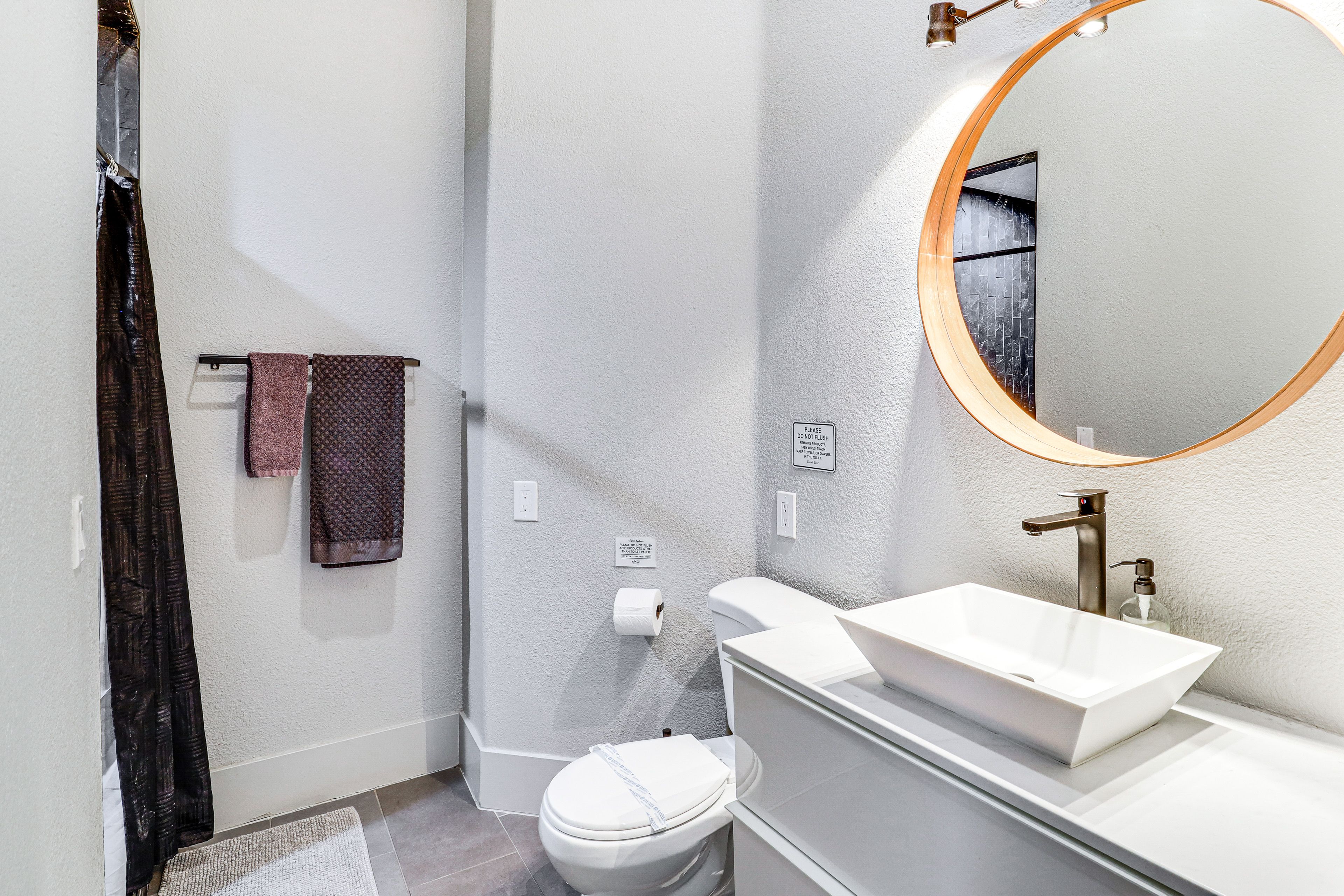 Full Bath | 1st Floor