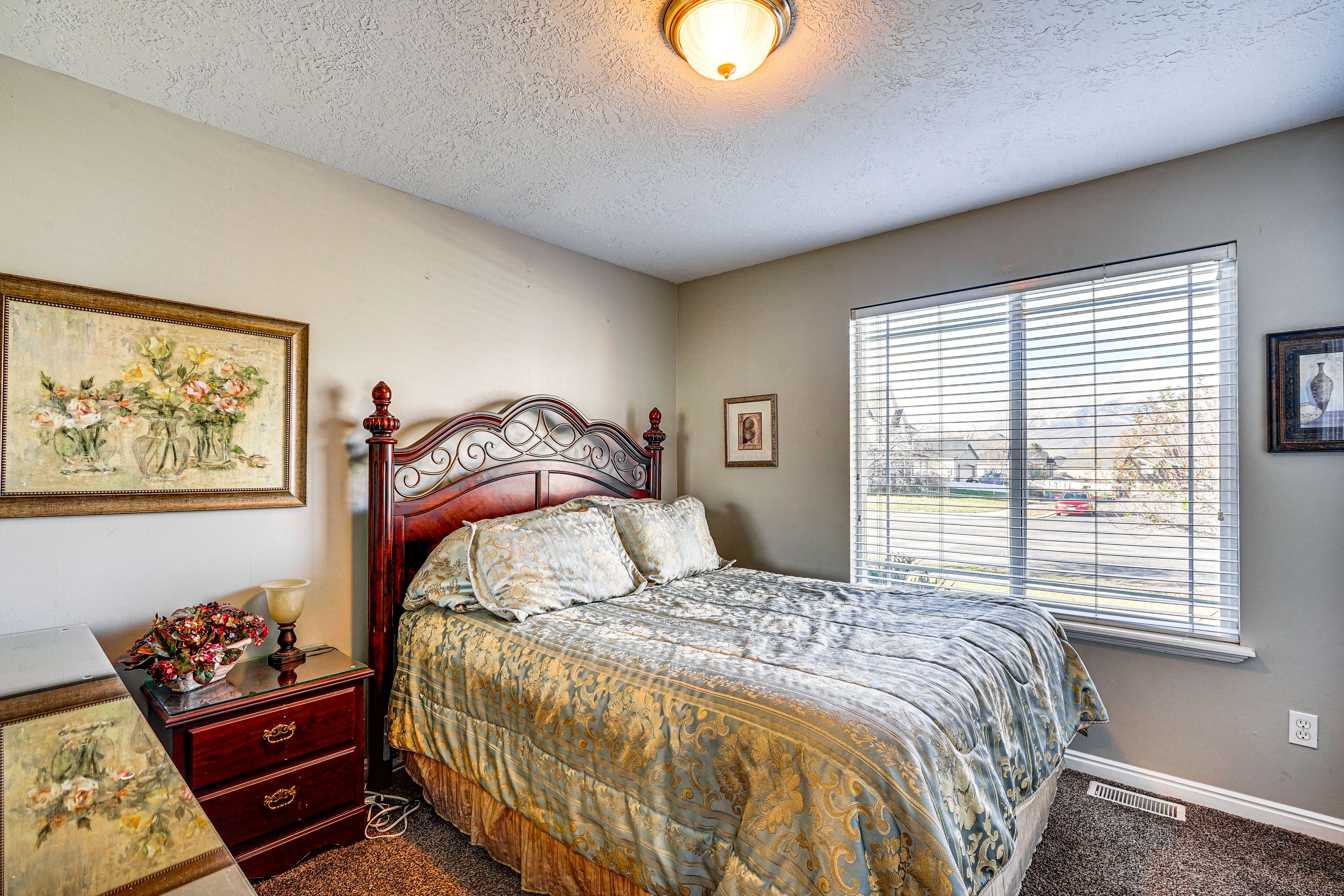 Bedroom 3 | 1st Floor | Queen Bed