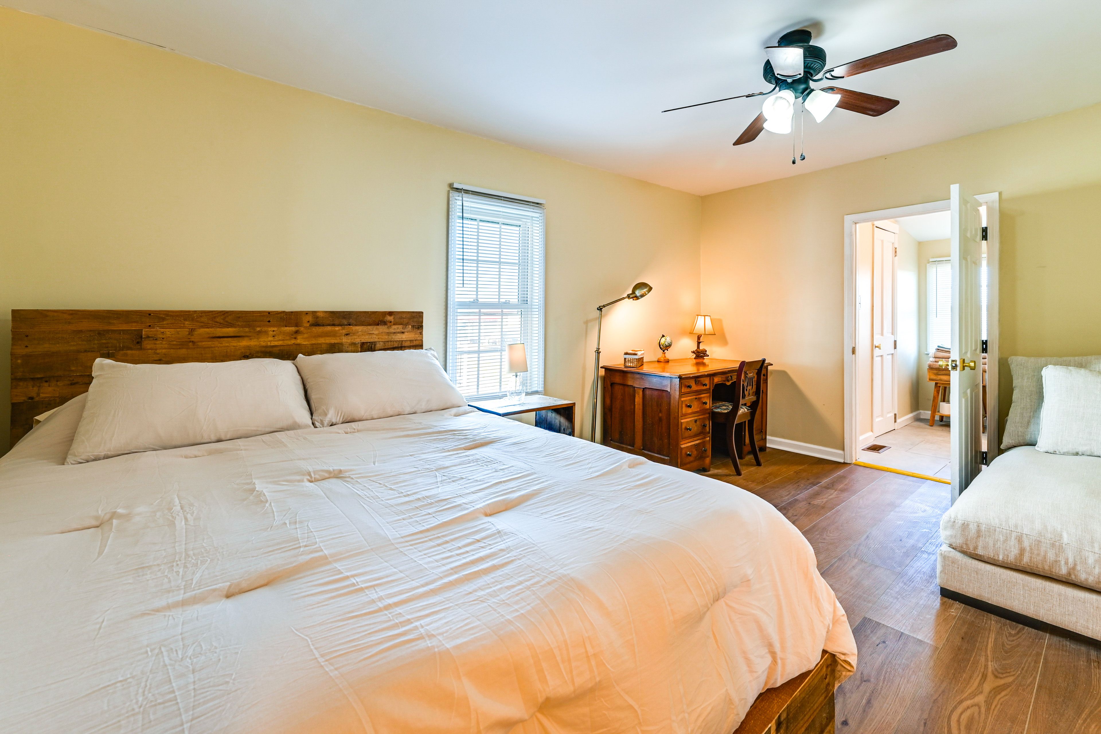 Bedroom 2 | Queen Bed