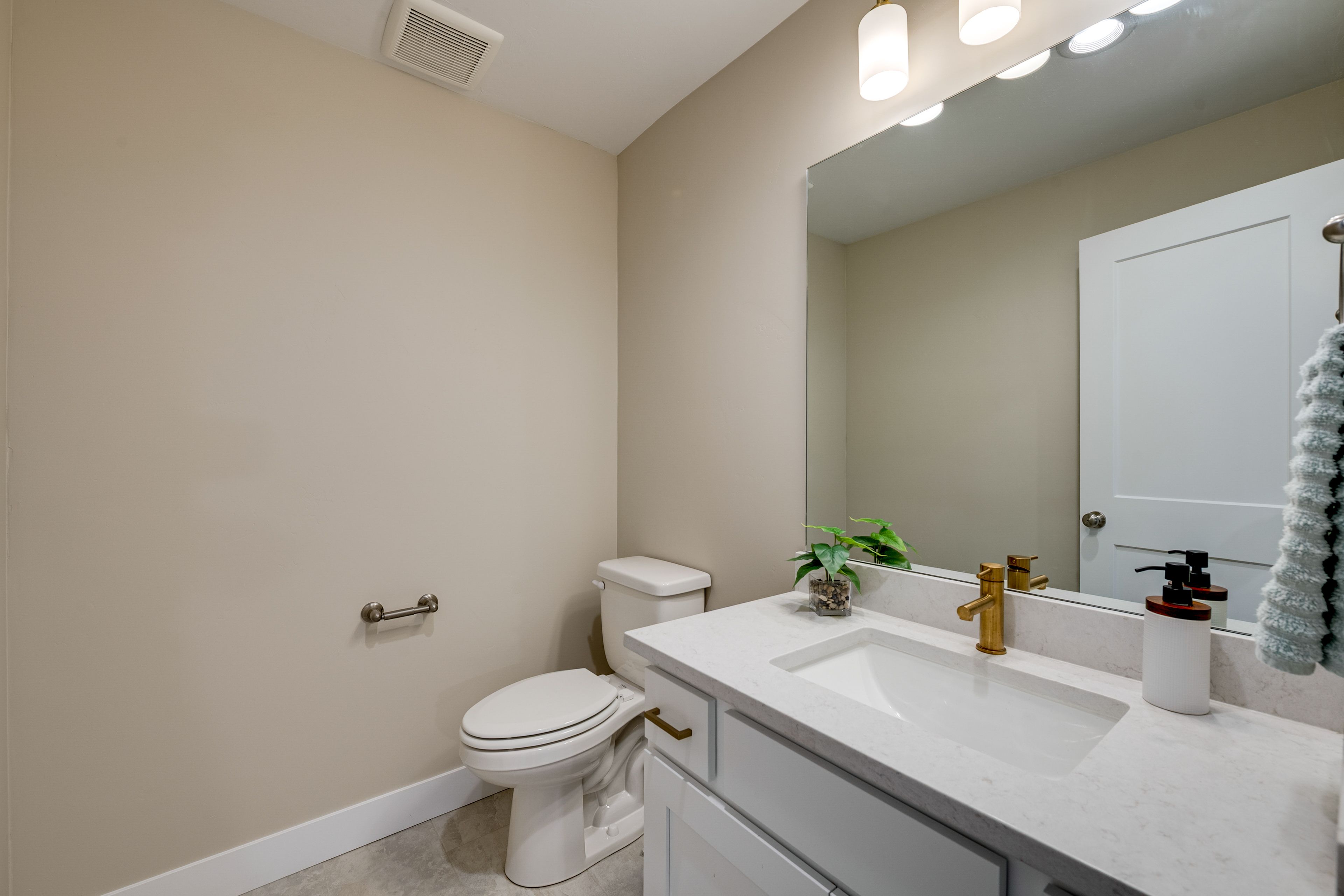 Half Bath | 1st Floor