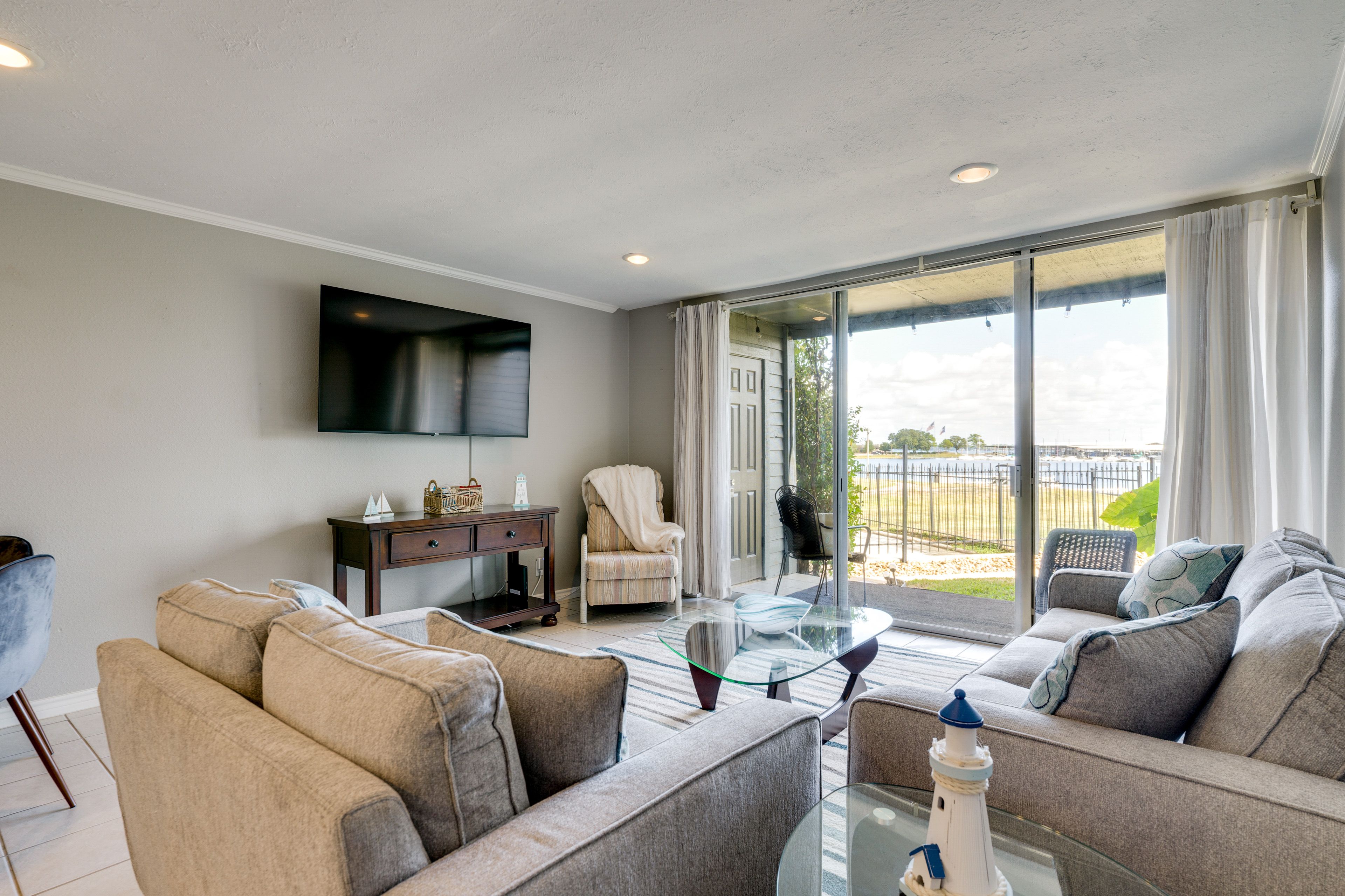 Montgomery Vacation Rental | 1BR | 1BA | 724 Sq Ft | 1 Step Required