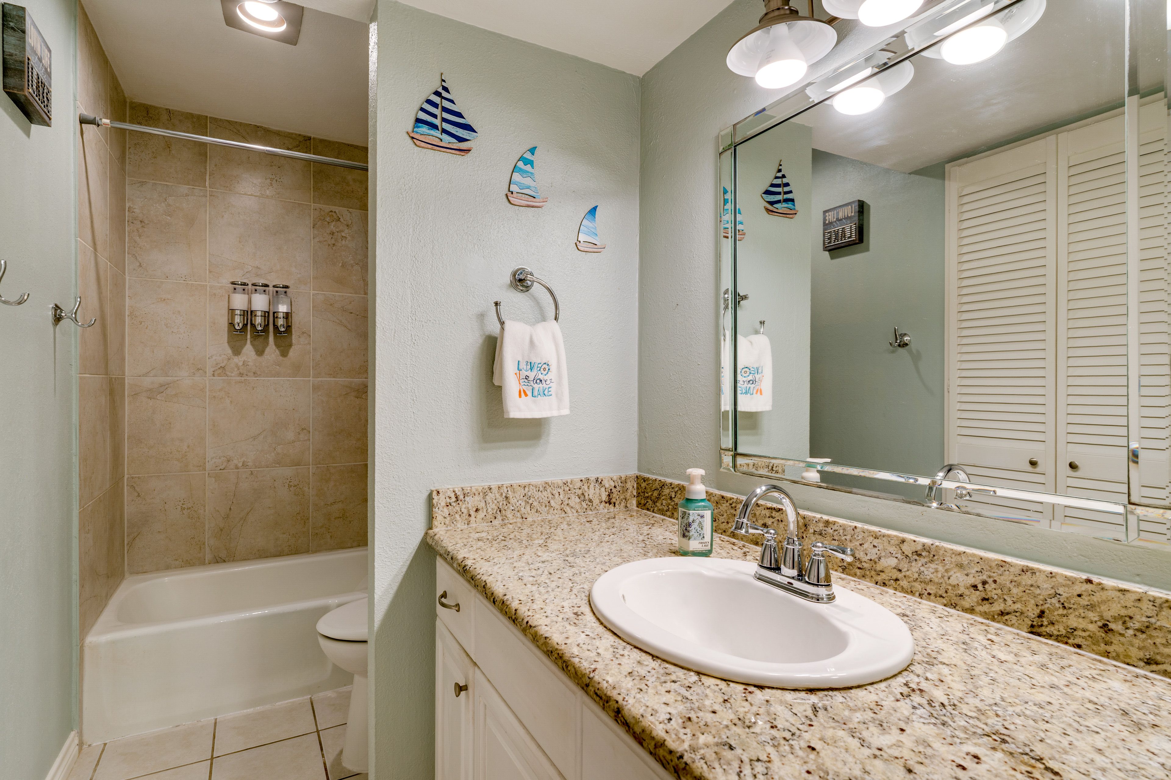 Bathroom | Towels Provided | Complimentary Toiletries | Hair Dryer