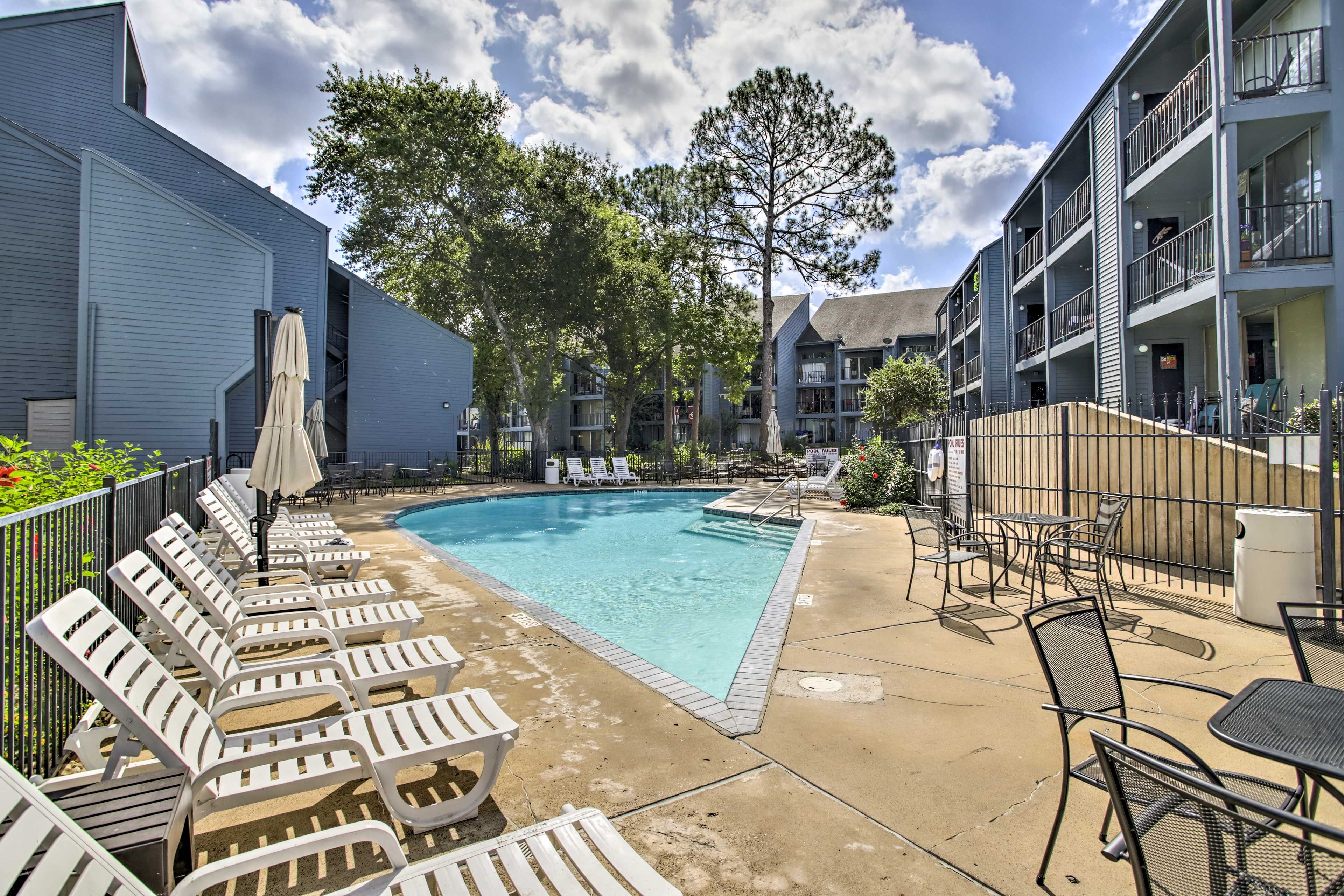 Community Amenities | Outdoor Pool