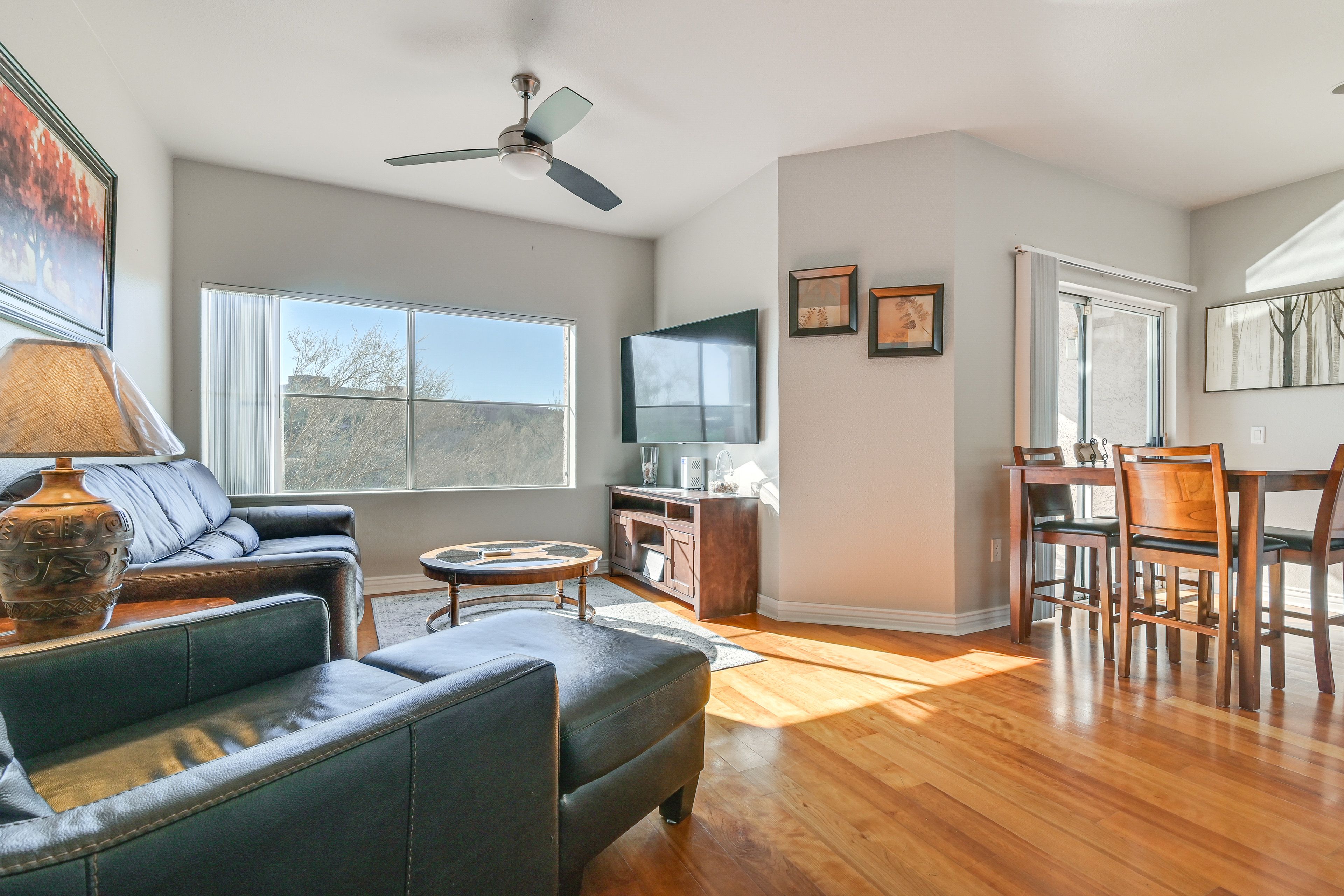Interior | Smart TV | Dining Table