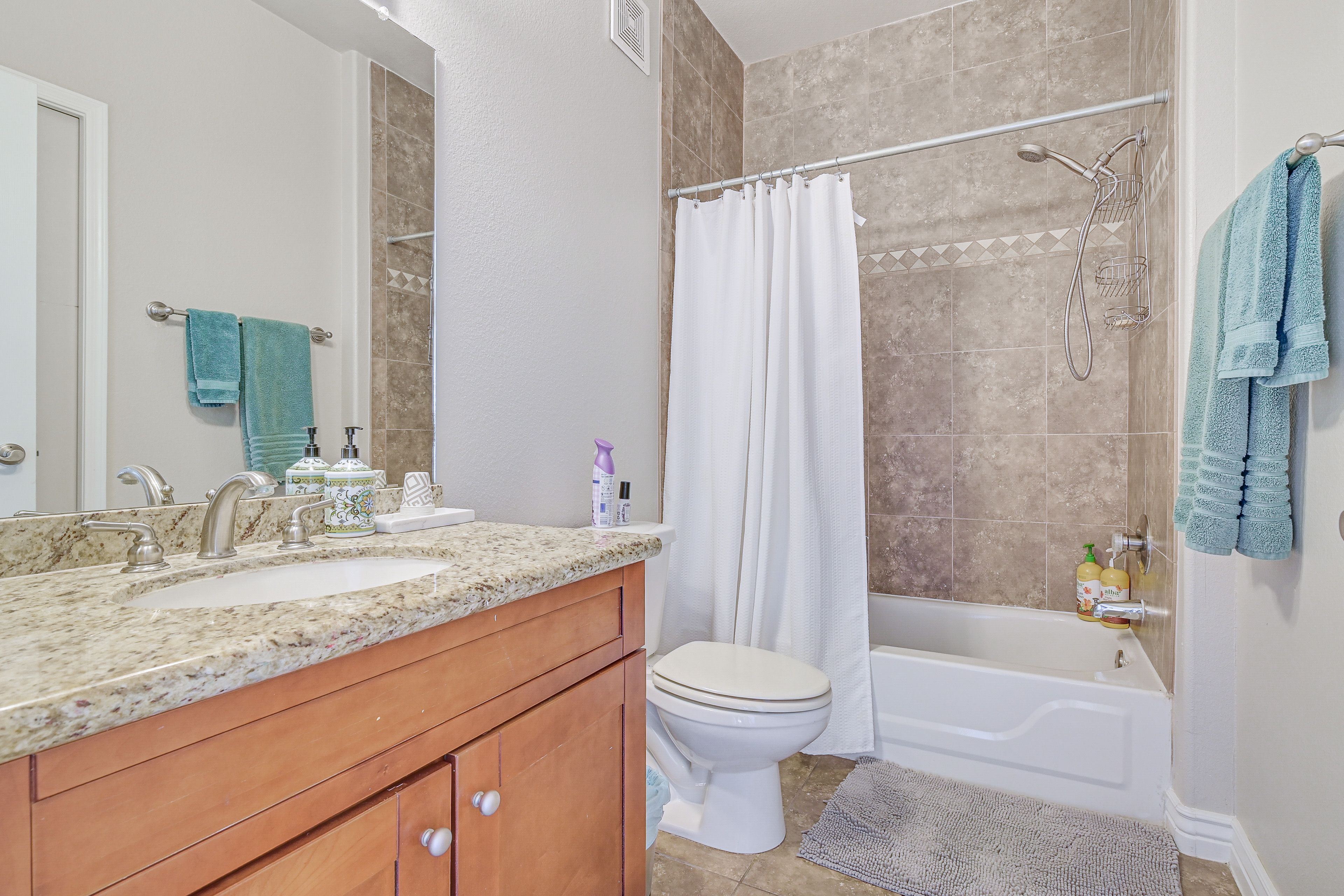 Full Bath | 1st Floor