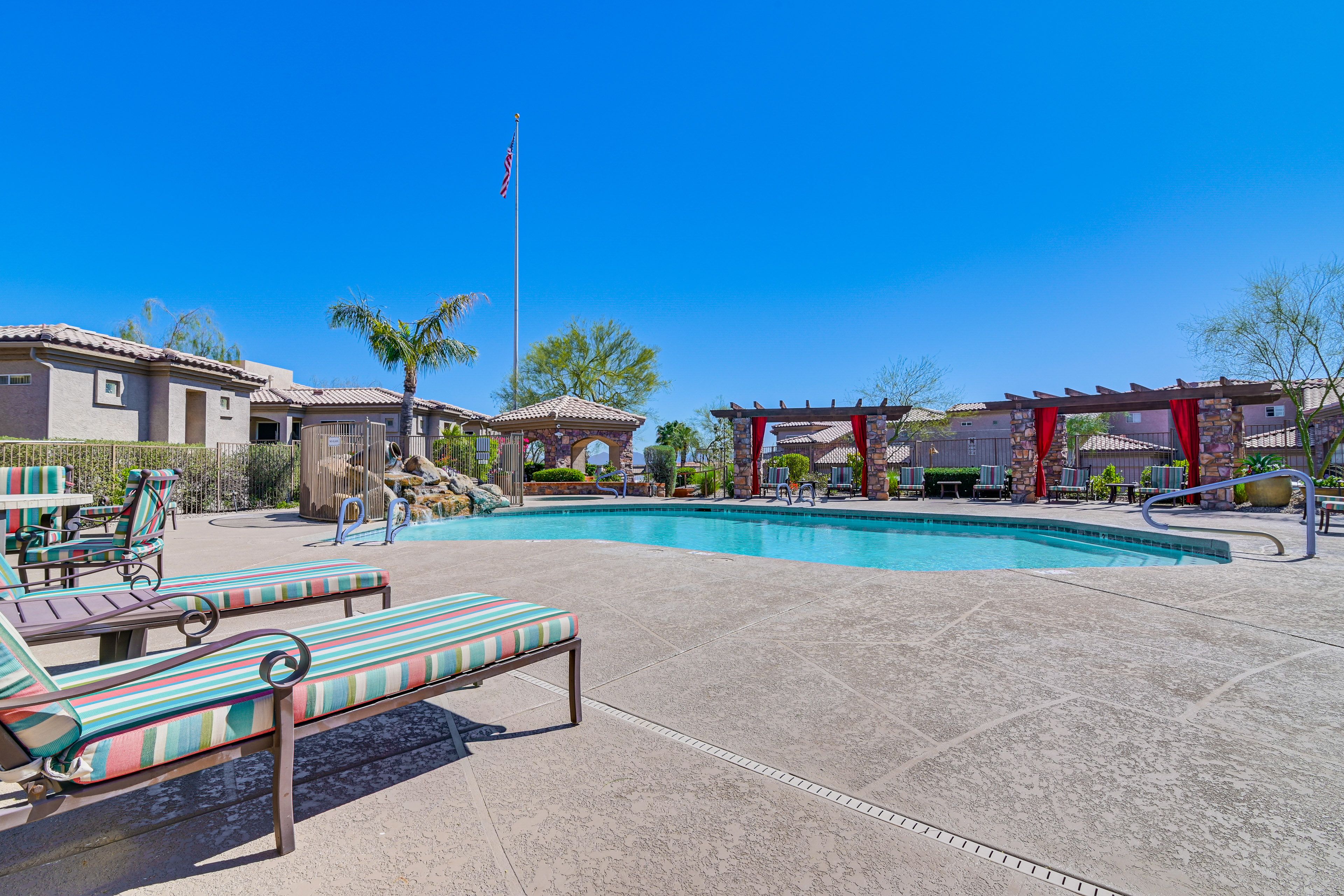 Four Peaks | Community Amenities
