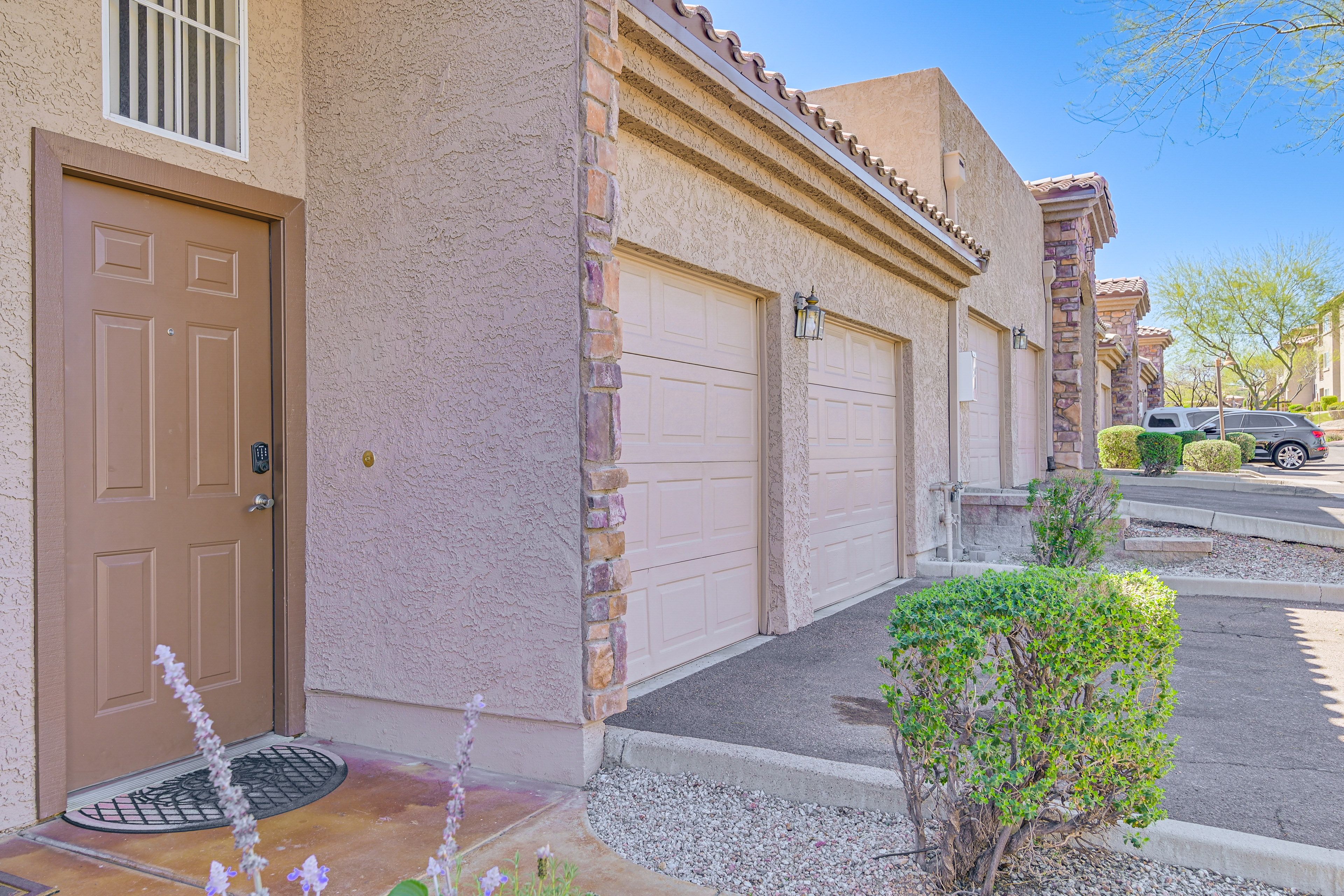 Driveway Parking | 1 Vehicle