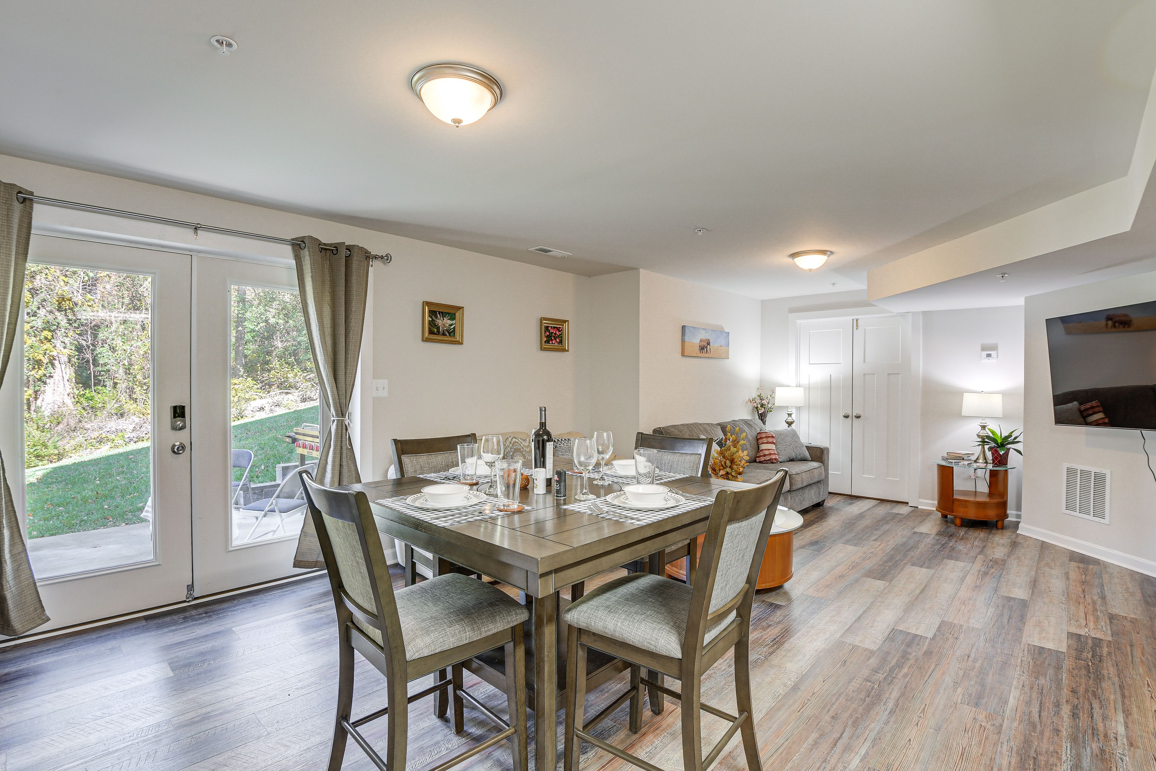 Dining Area | Dishware & Flatware