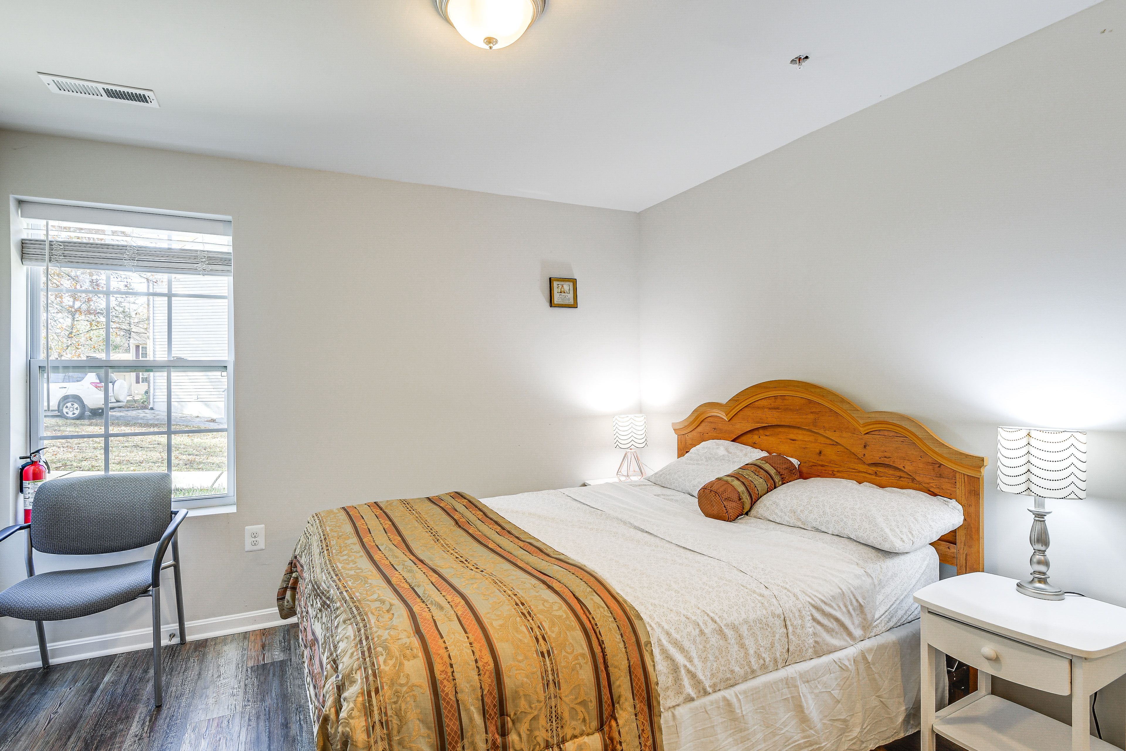 Bedroom | Queen Bed | Linens Provided