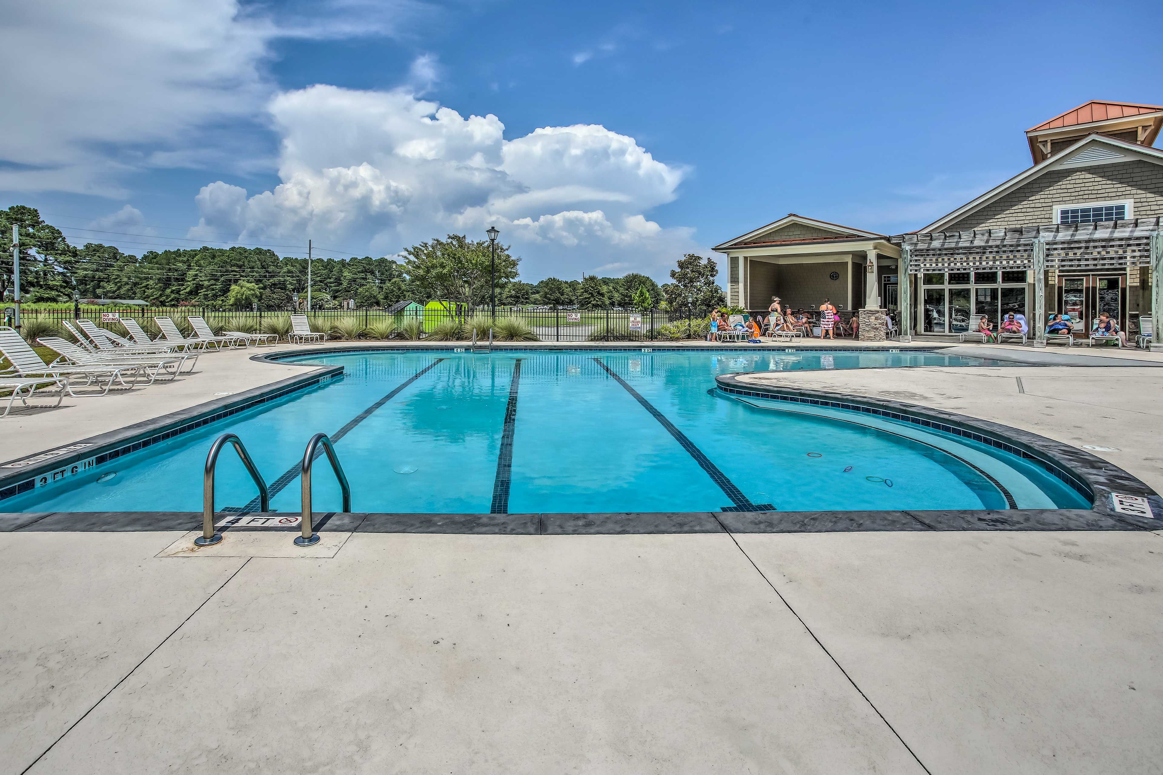 Crow Creek Amenities | Outdoor Pool