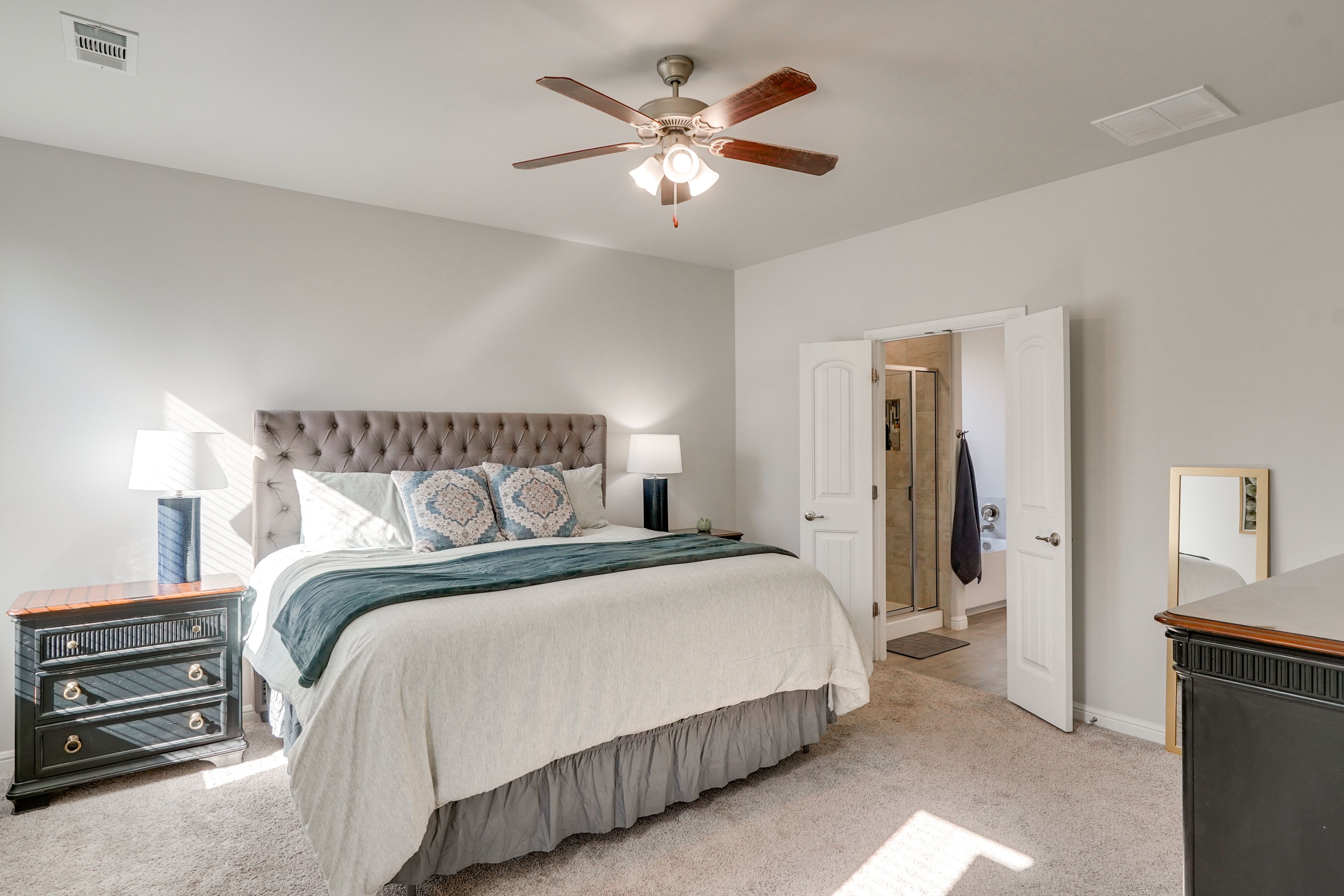 Bedroom 1 | King Bed | 1st Floor