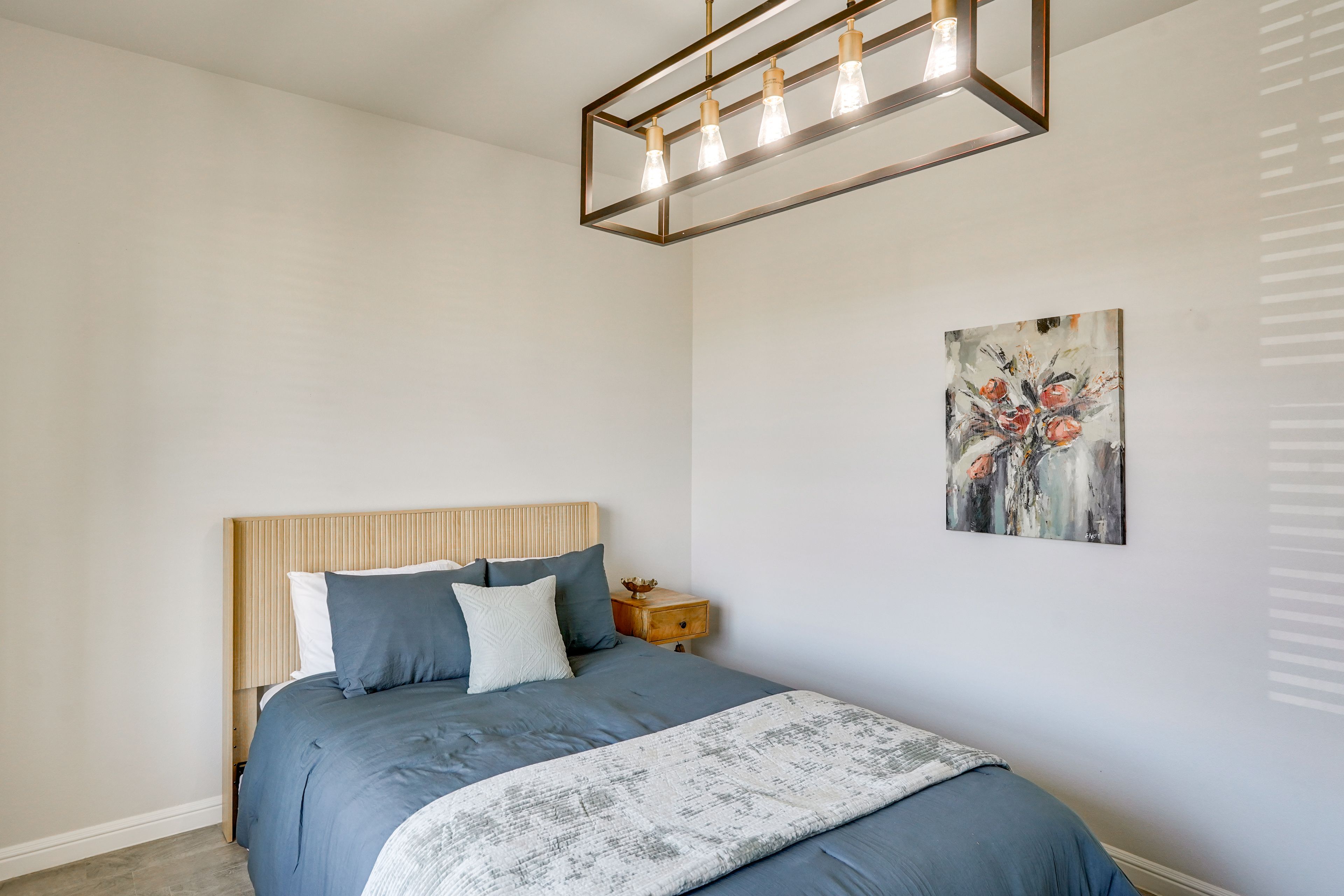 Bedroom 6 | Queen Bed | 1st Floor