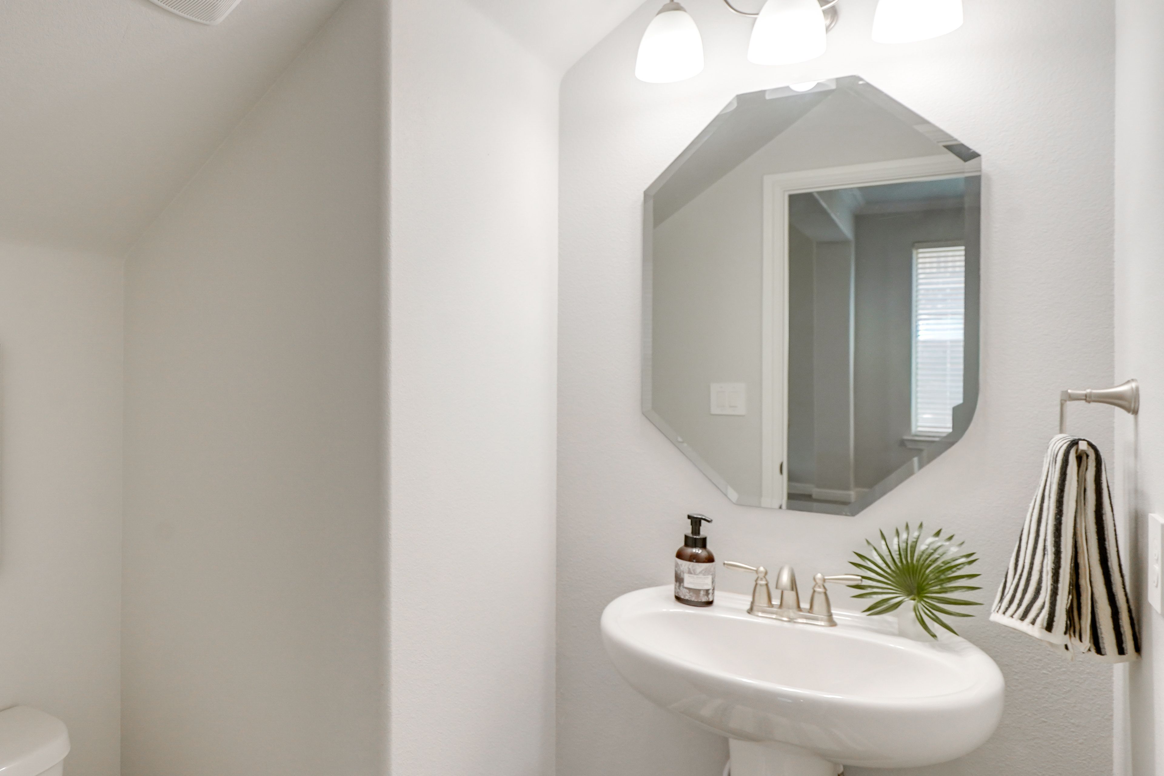 Half Bathroom | 1st Floor