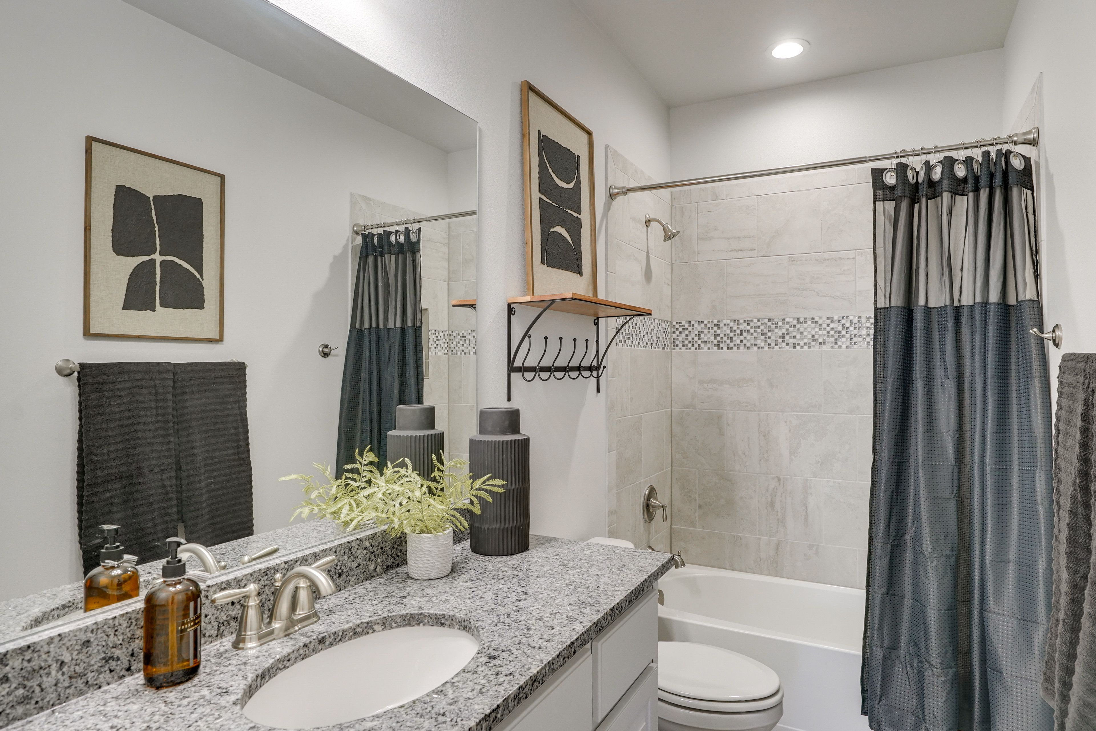 Full Bathroom | 2nd Floor