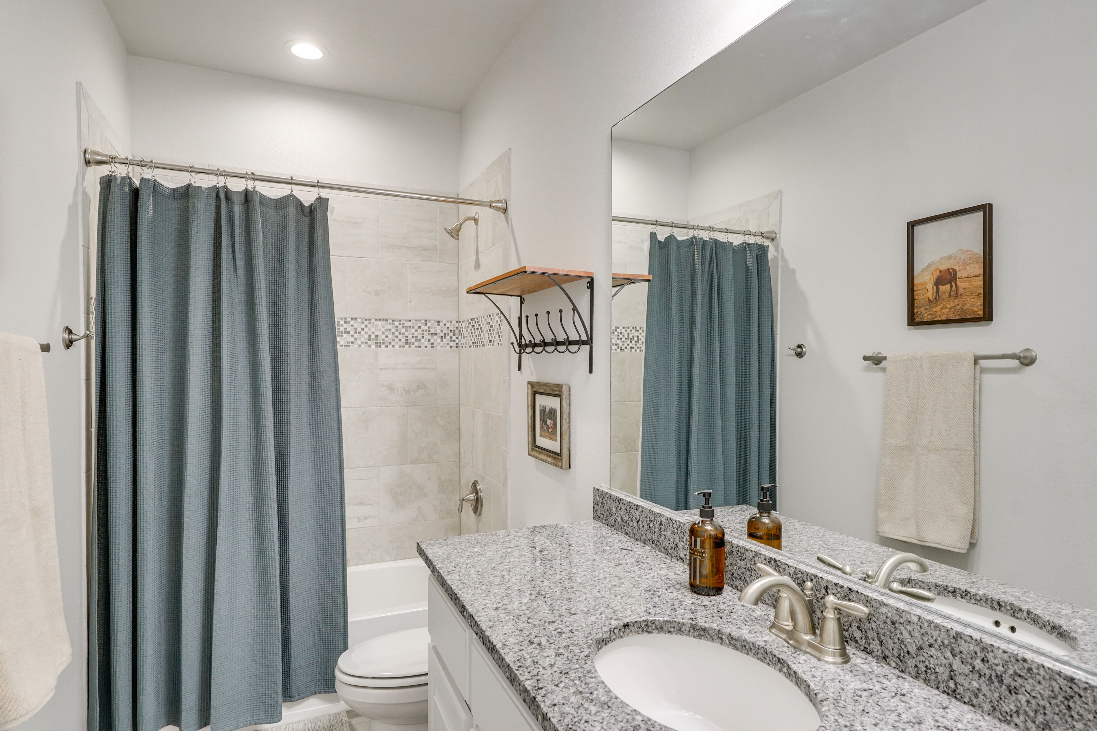 Full Bathroom | 2nd Floor