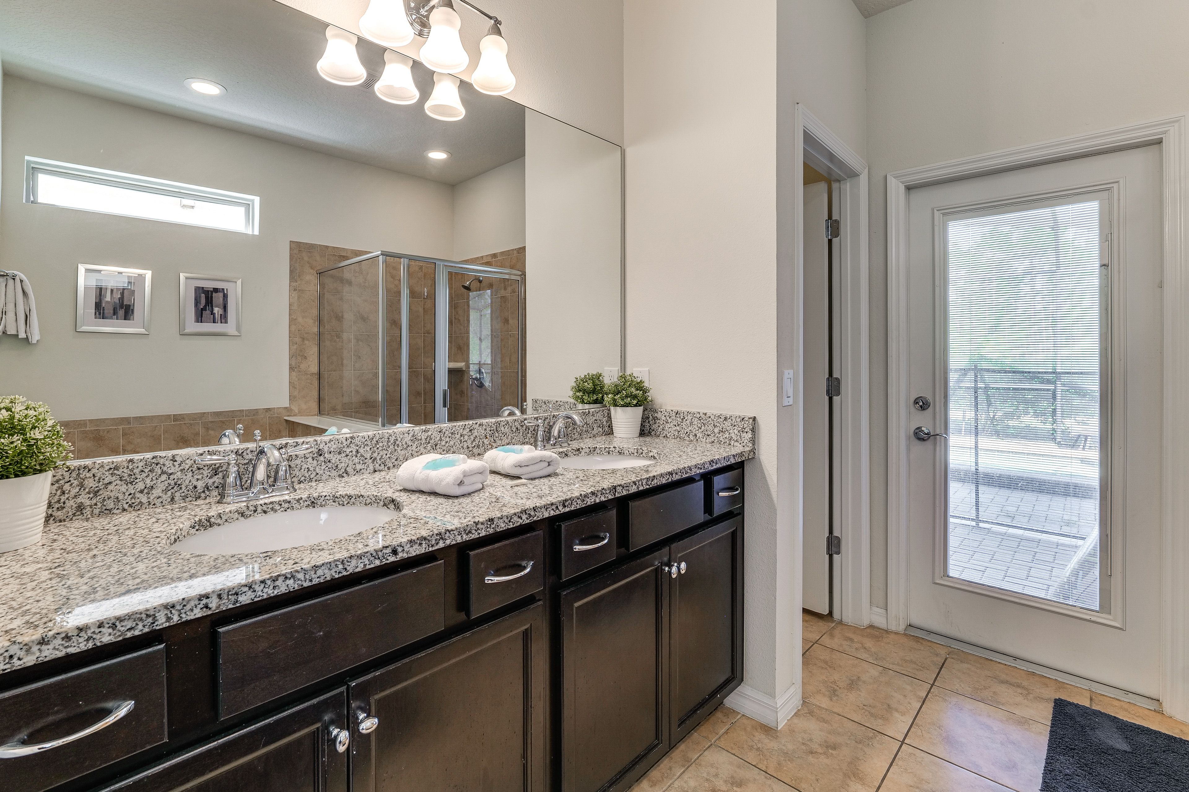 En-Suite Bathroom | 1st Floor