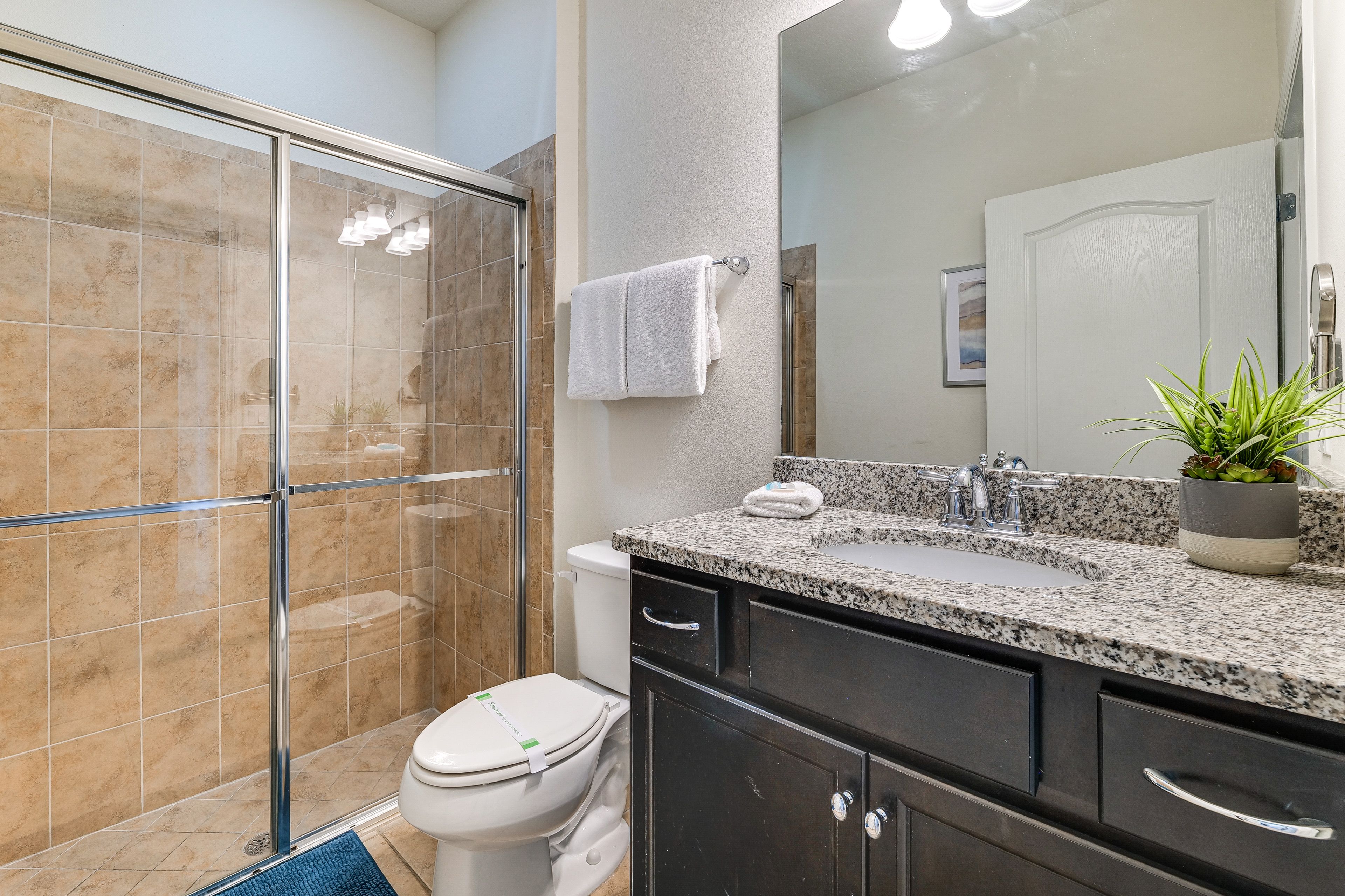 Full Bathroom | 1st Floor