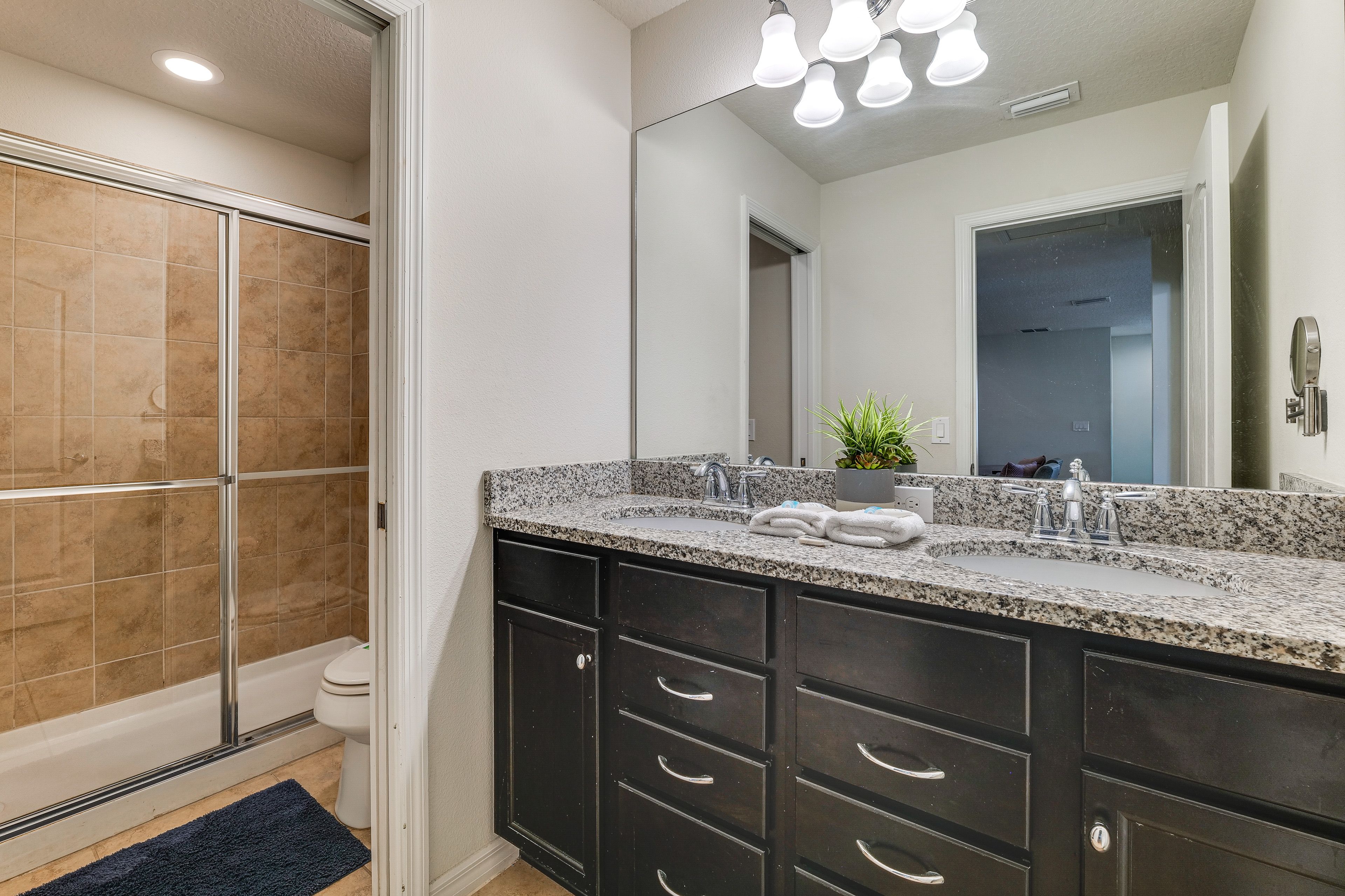 Full Bathroom | 2nd Floor