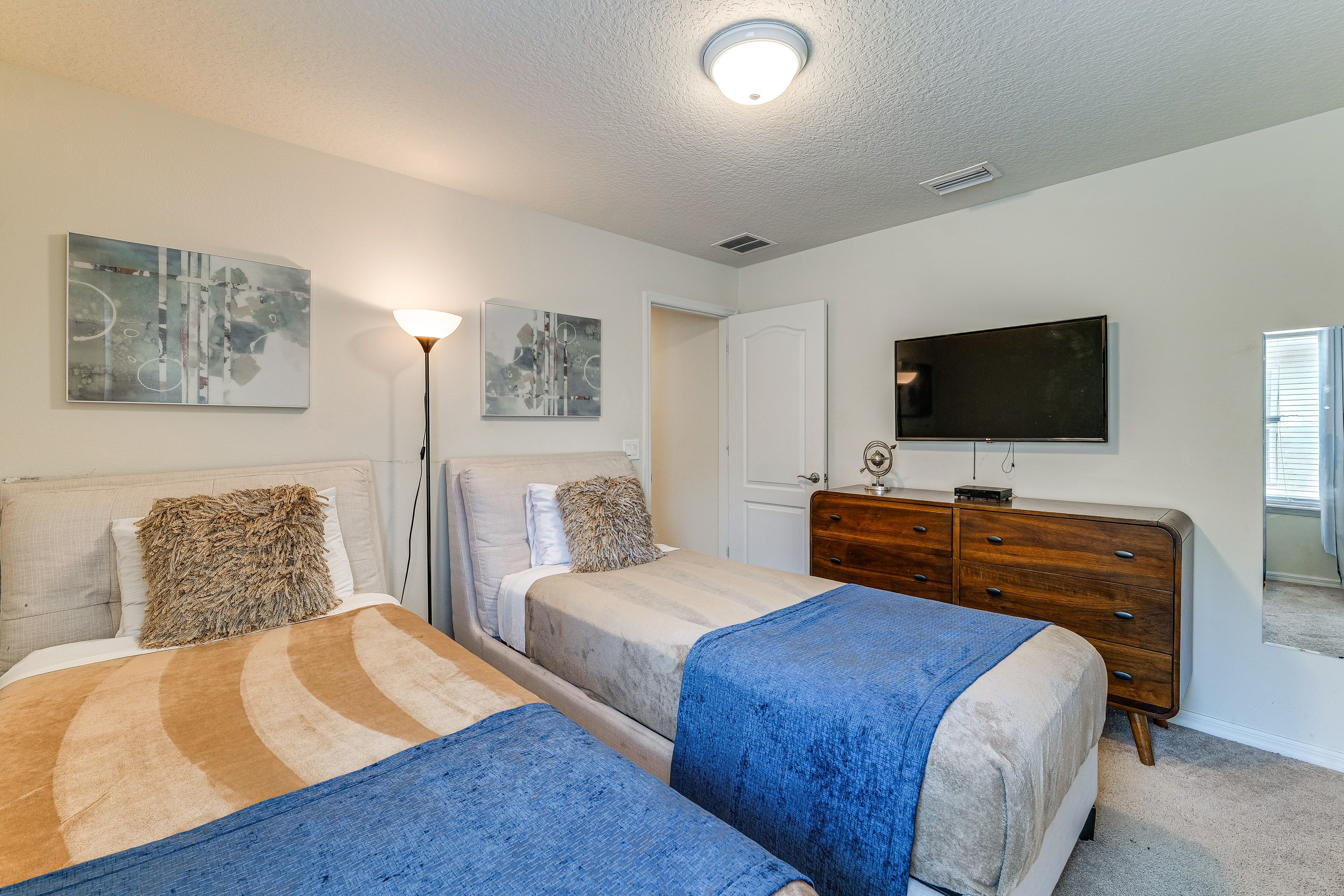 Bedroom 8 | 2 Twin Beds | 2nd Floor