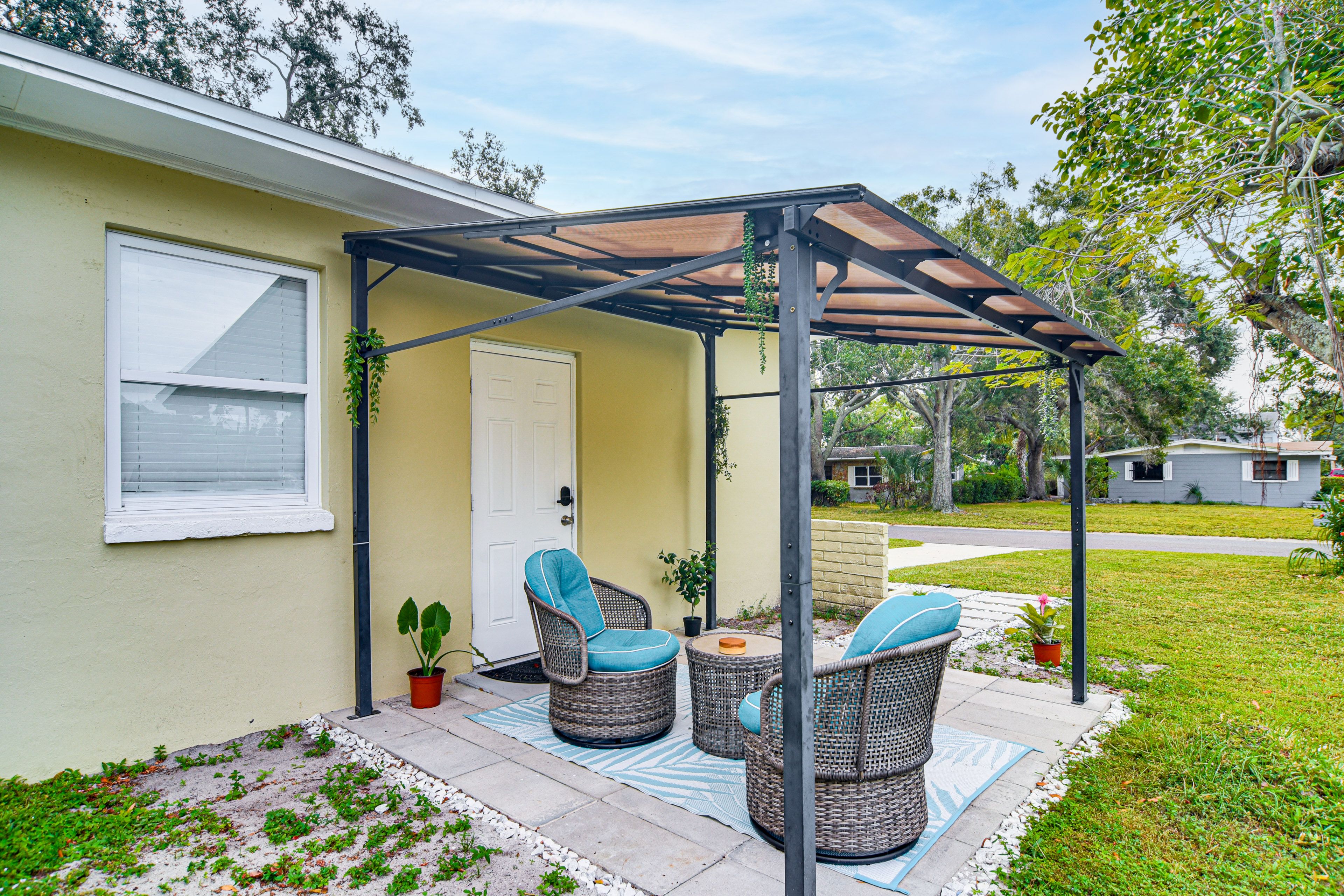 Patio | Outdoor Seating