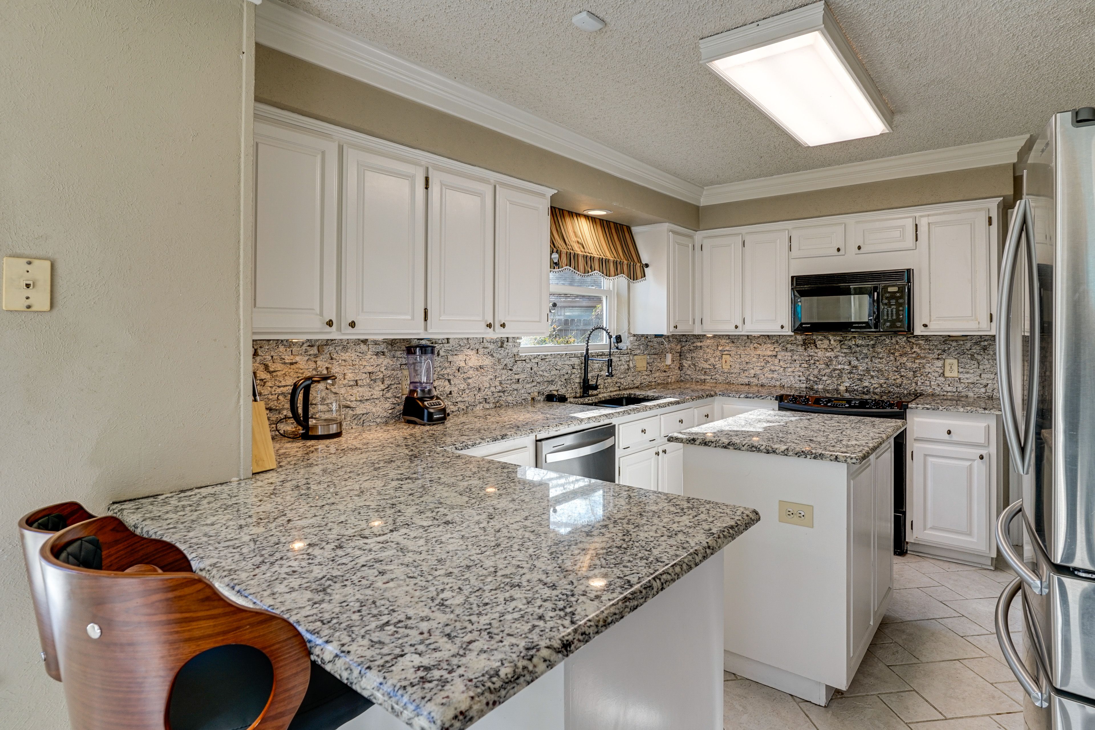 Kitchen | 1st Floor | Blender | Toaster | Dishwasher | Electric Kettle