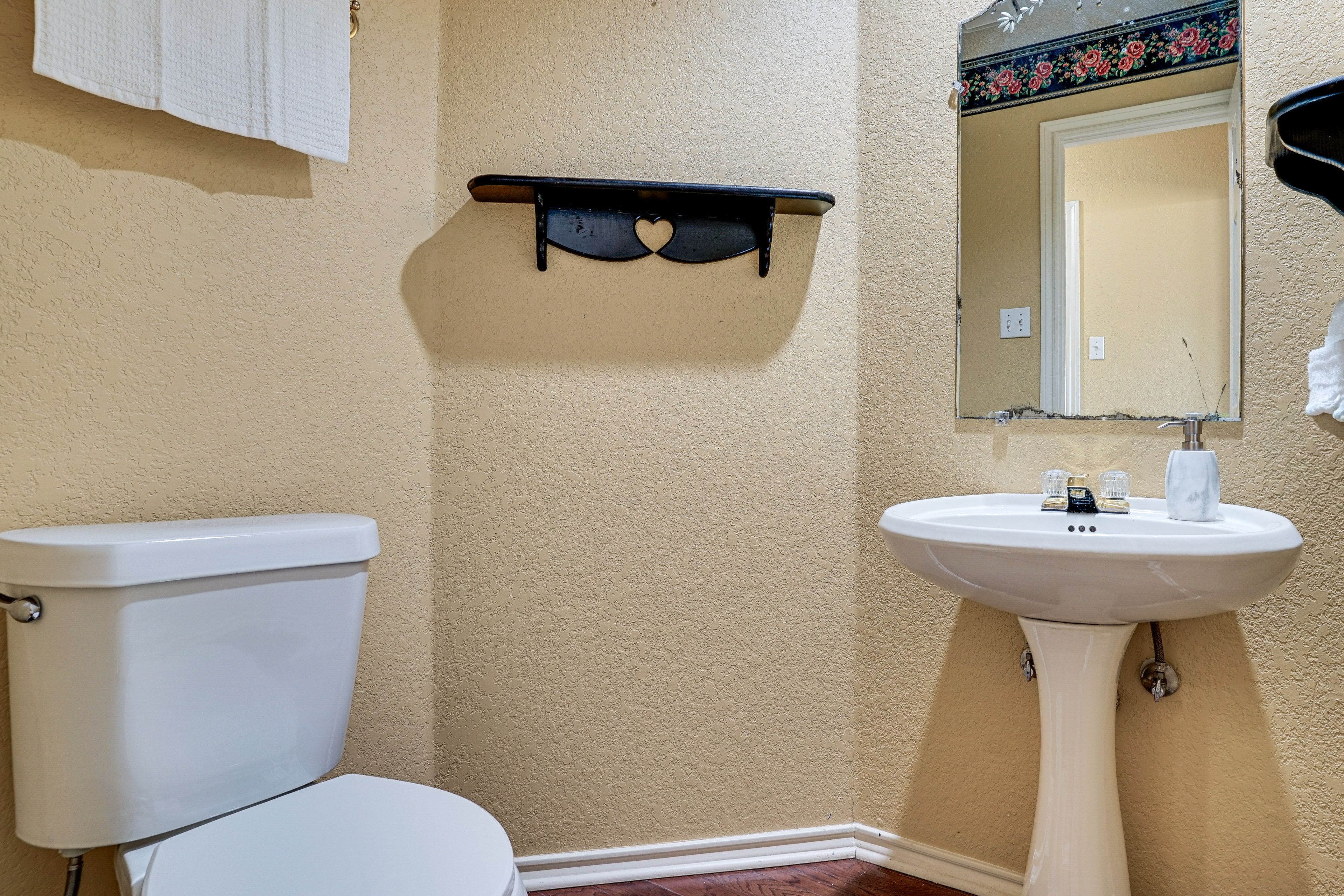 Half Bathroom | 1st Floor