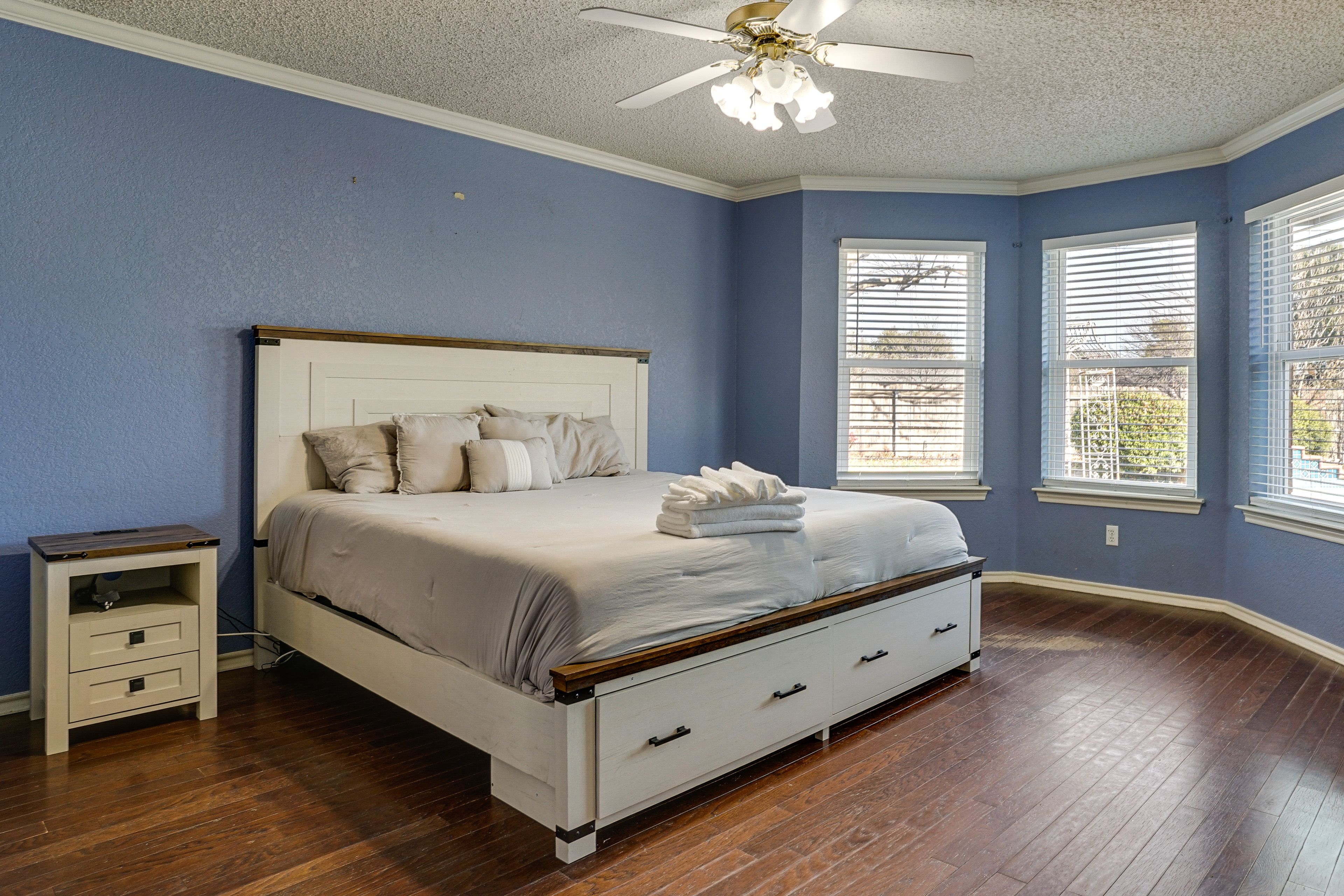 Bedroom 1 | 1st Floor | King Bed | Smart TV