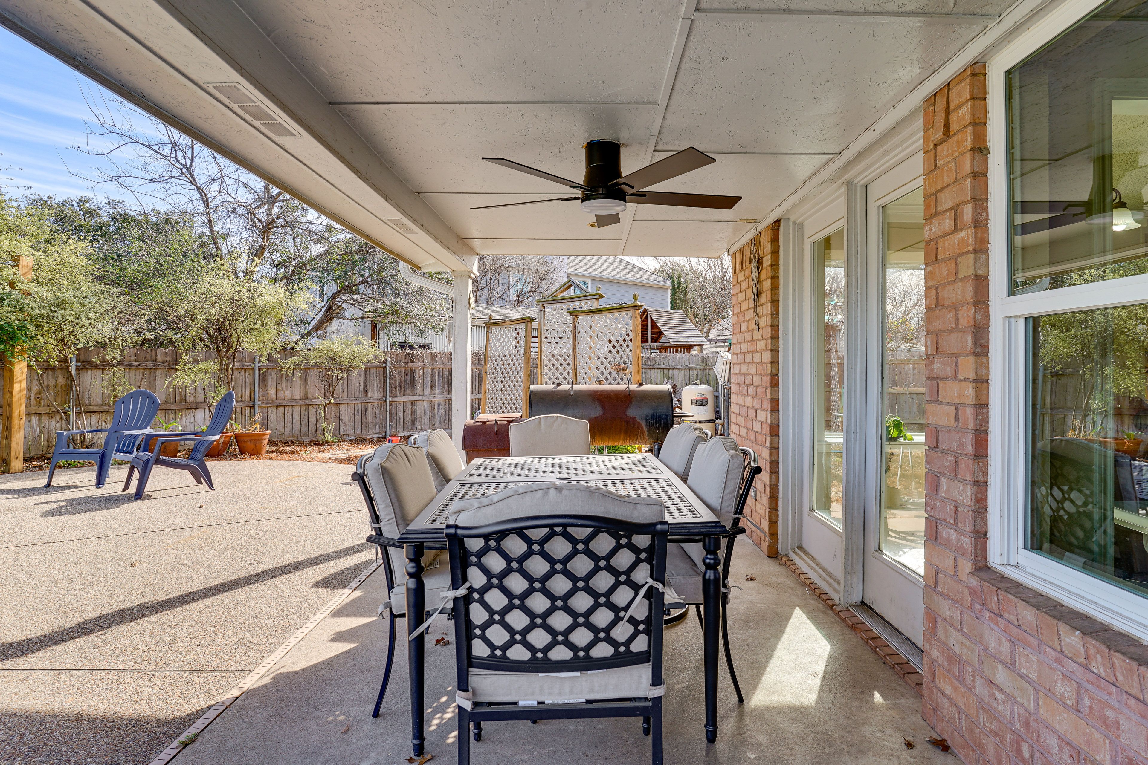 Covered Patio w/ Grill