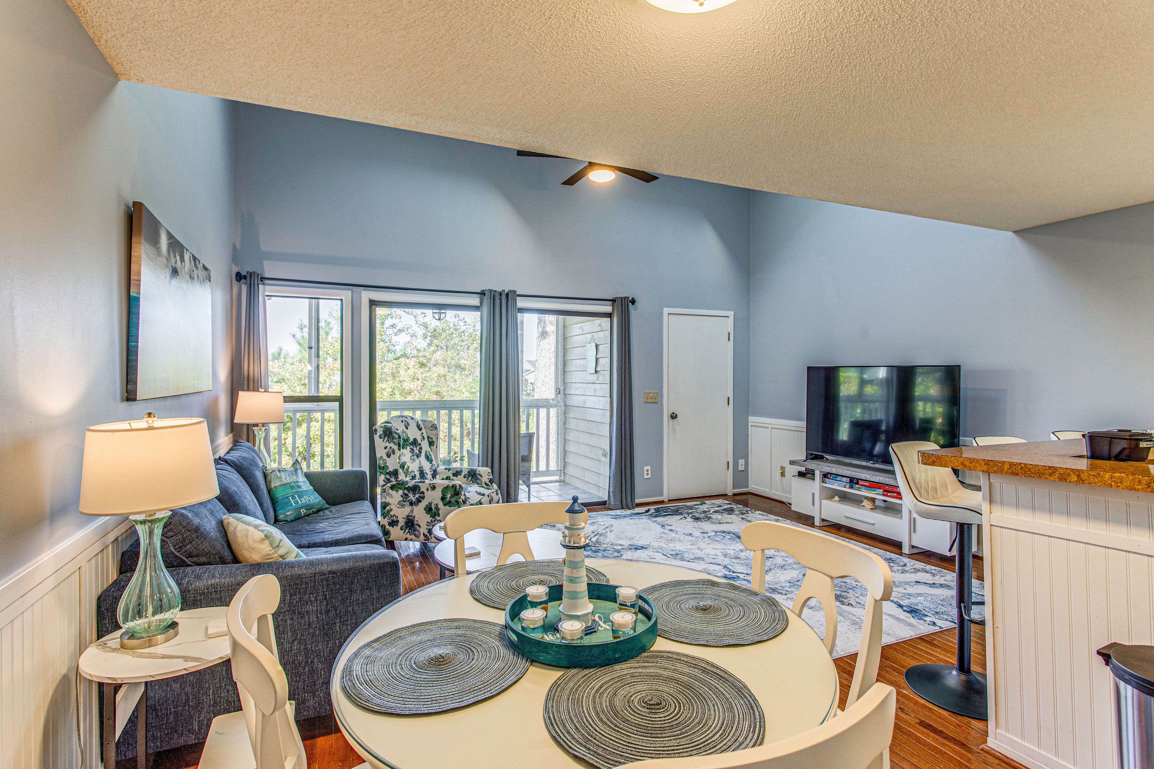 Dining Area | 1st Floor | Dishware/Flatware | Free WiFi