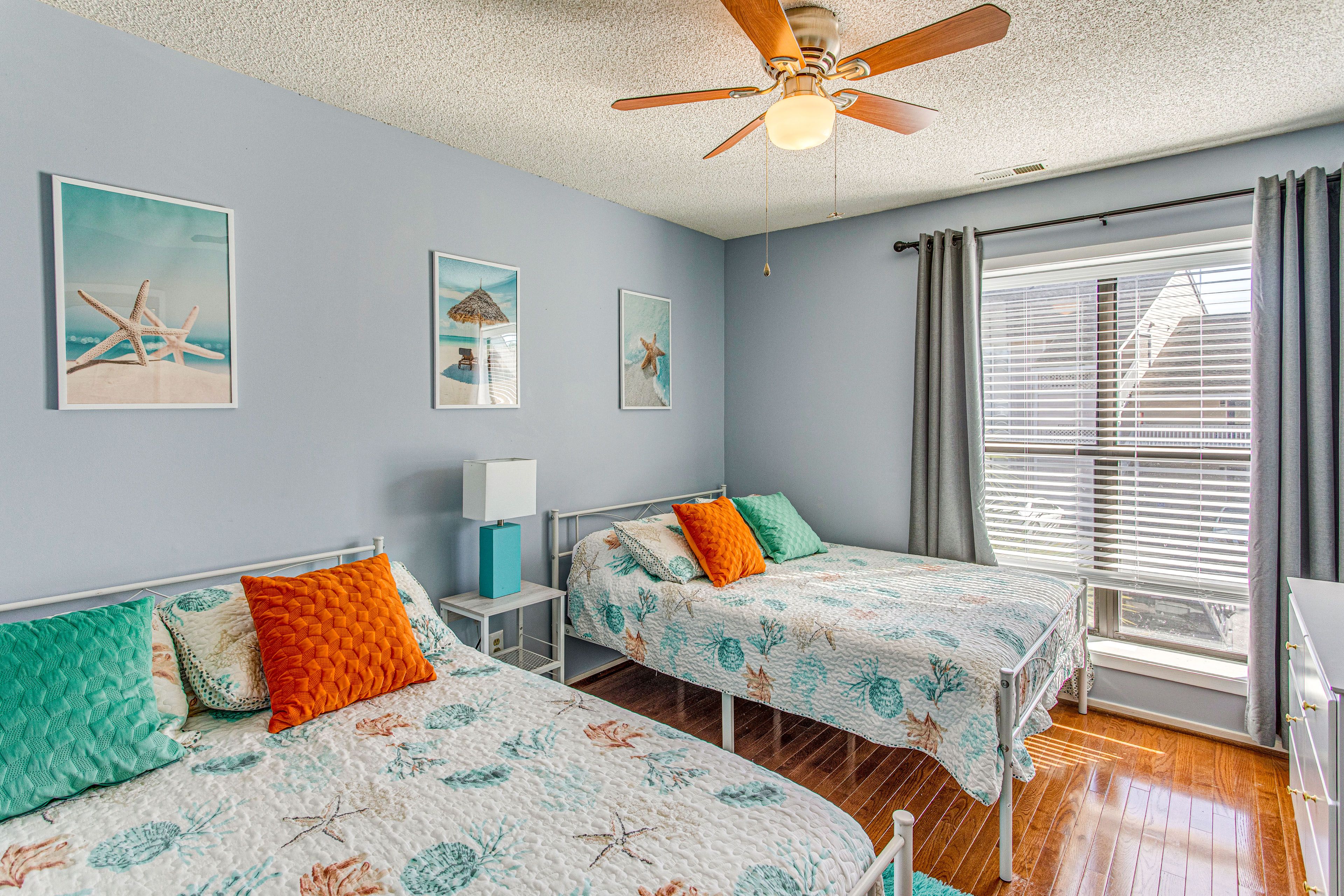 Bedroom 1 | 1st Floor | 2 Full Beds | Linens Provided