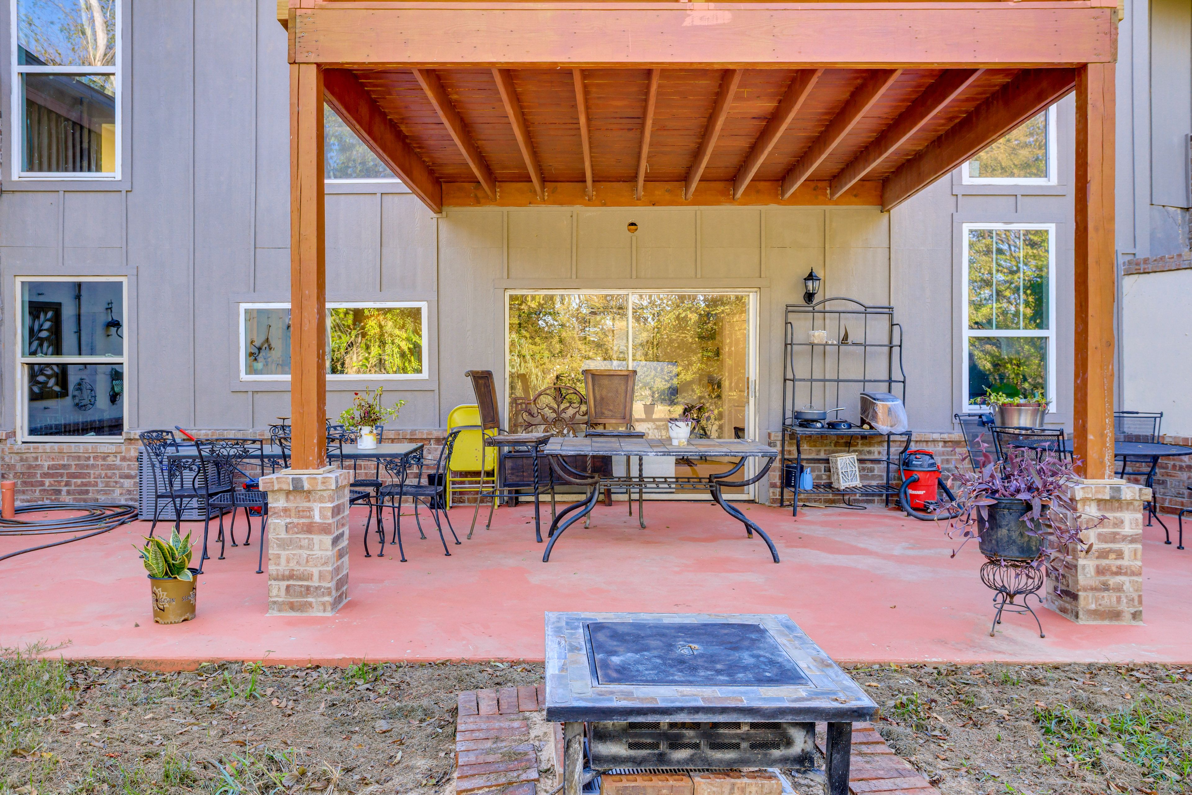 Apartment Exterior | Fire Pit