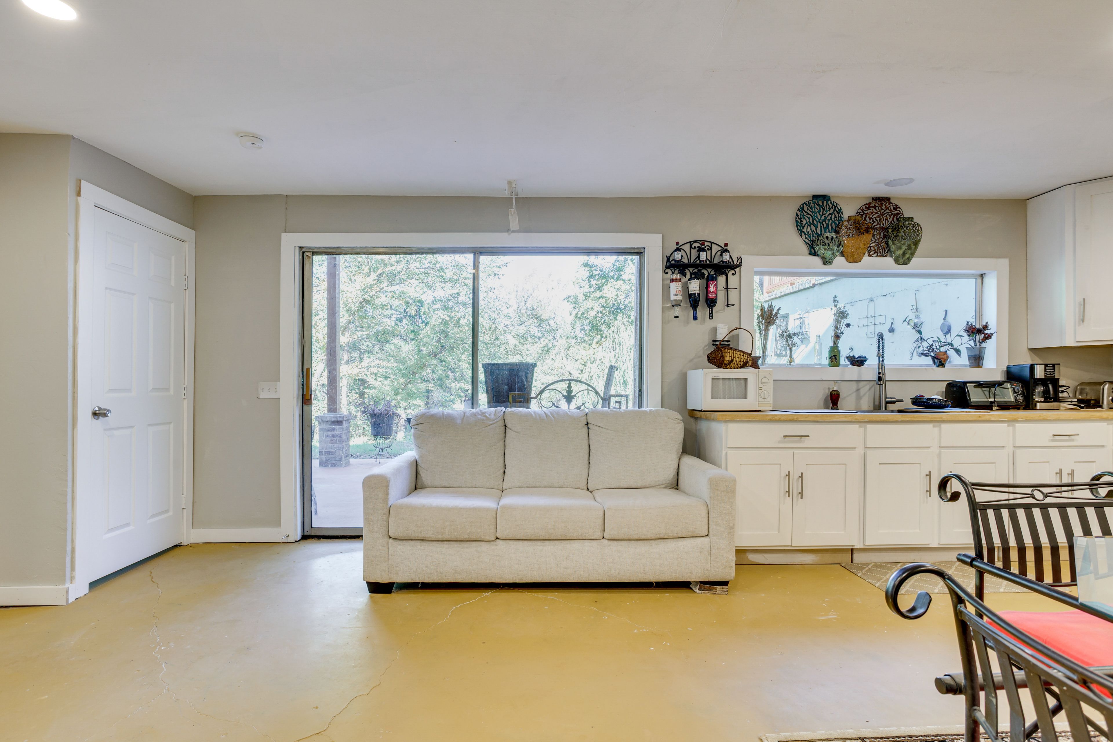 Living Area | Full Sleeper Sofa