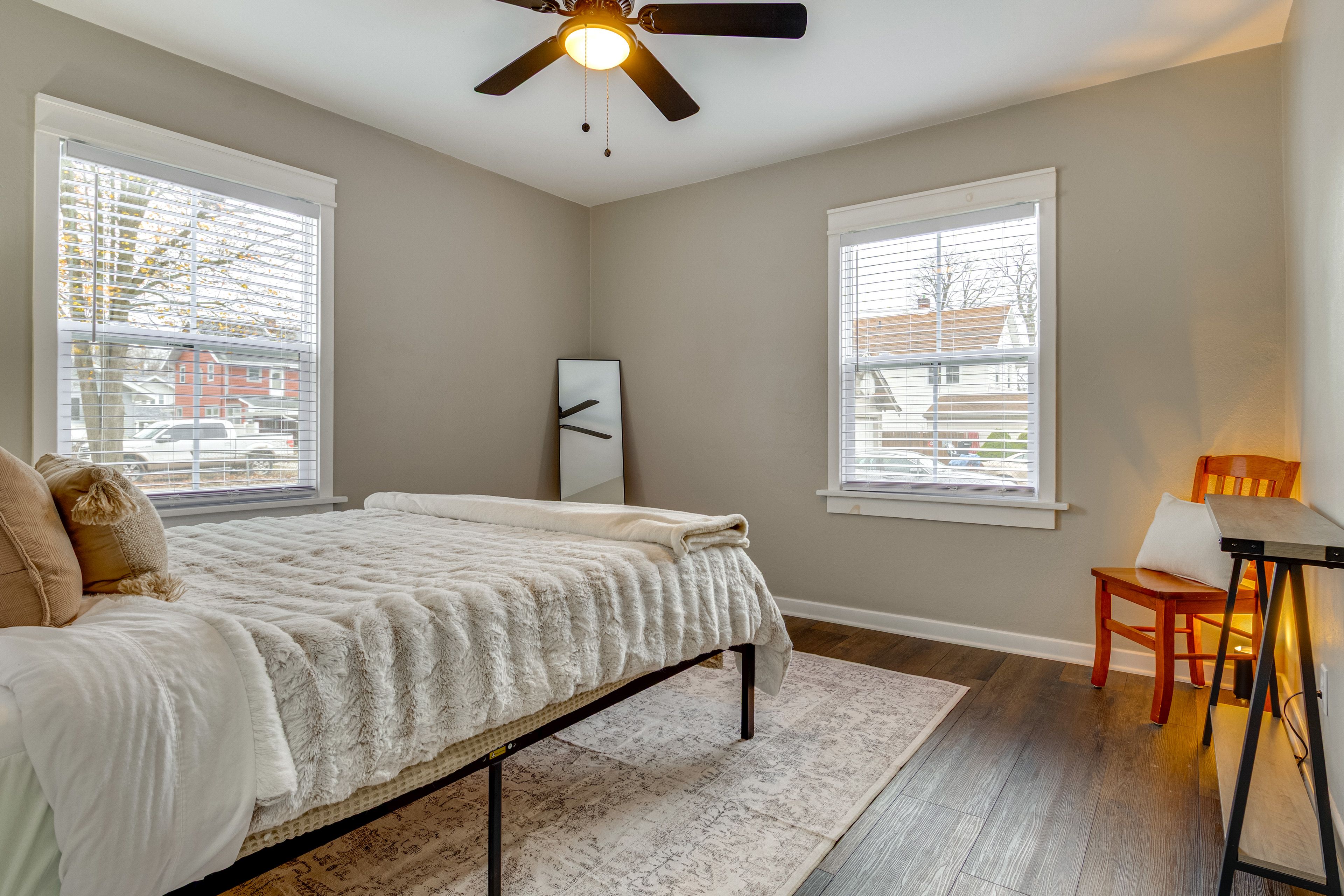 Bedroom 2 | 1st Floor | Queen Bed