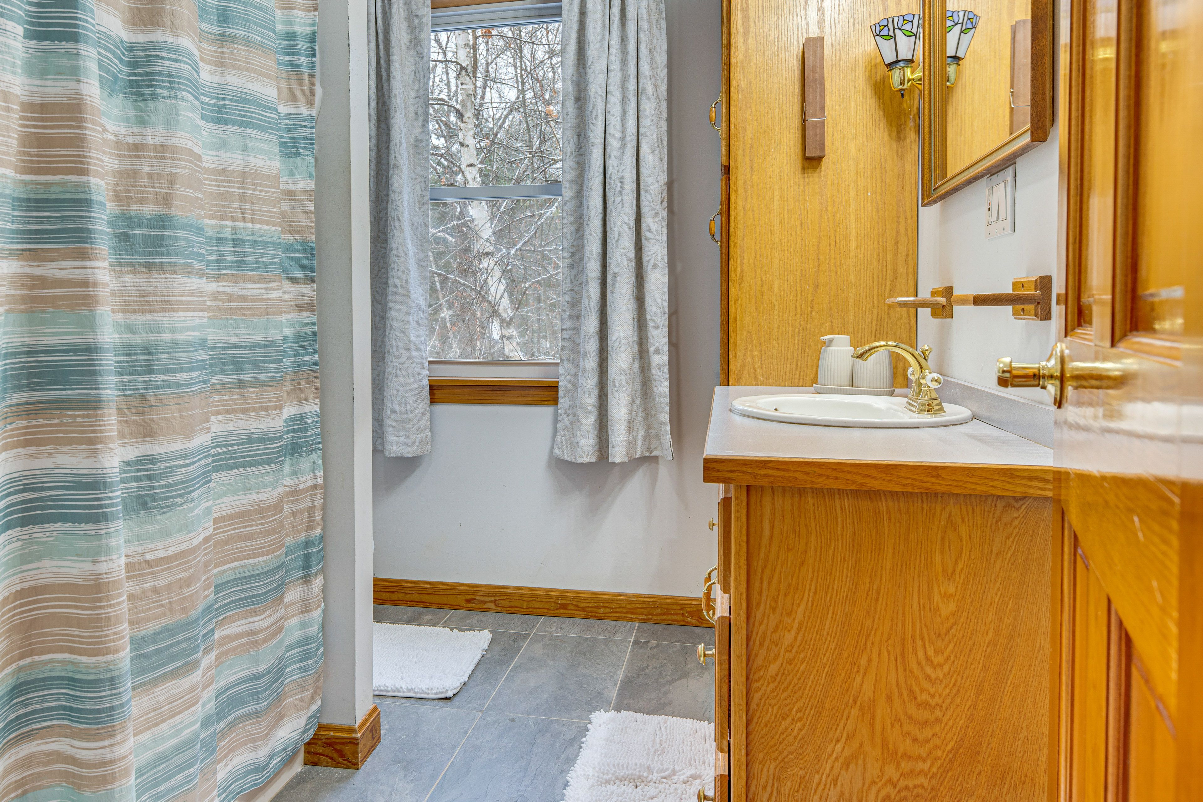 Full Bathroom | 2nd Floor