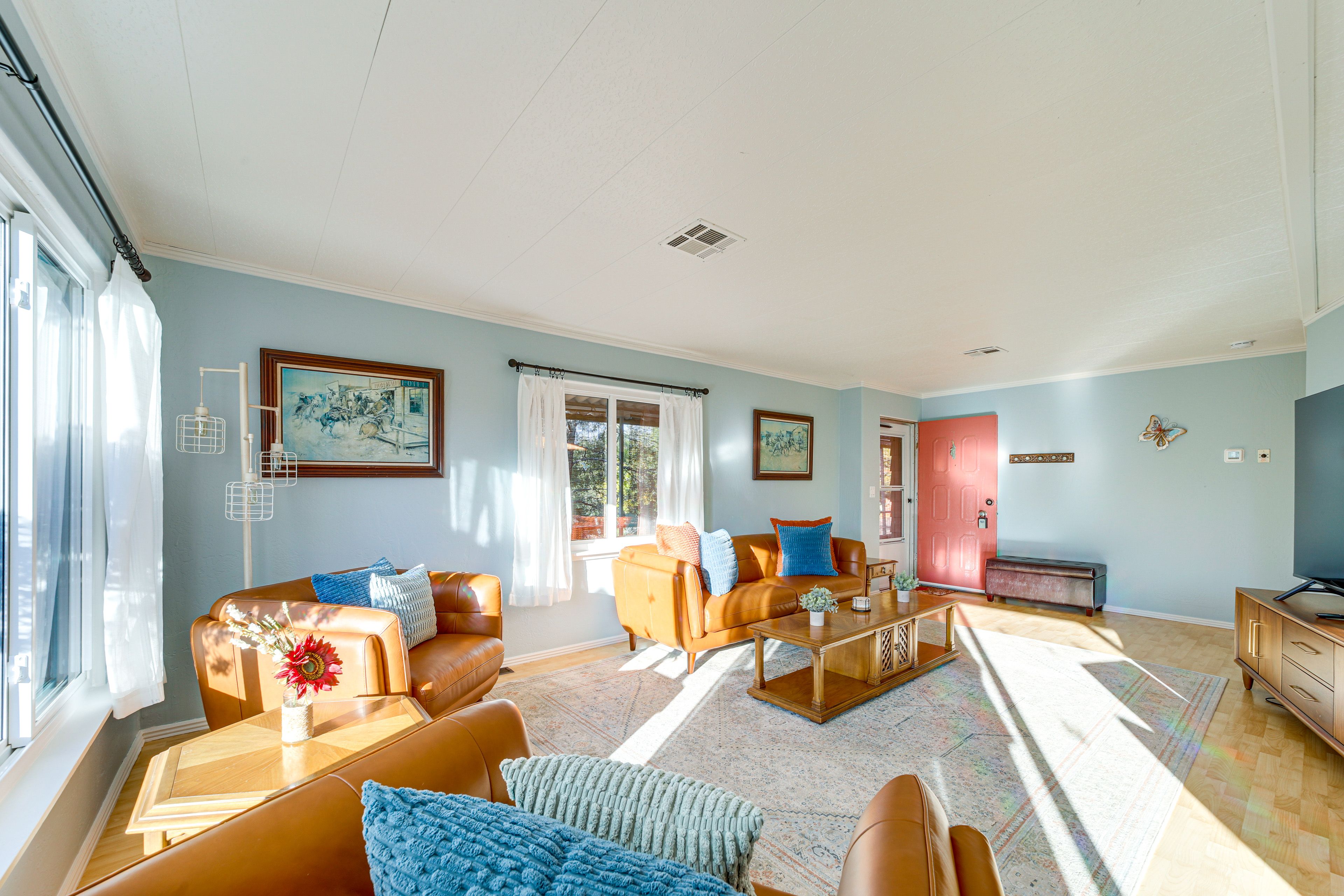 Living Room | Smart TV