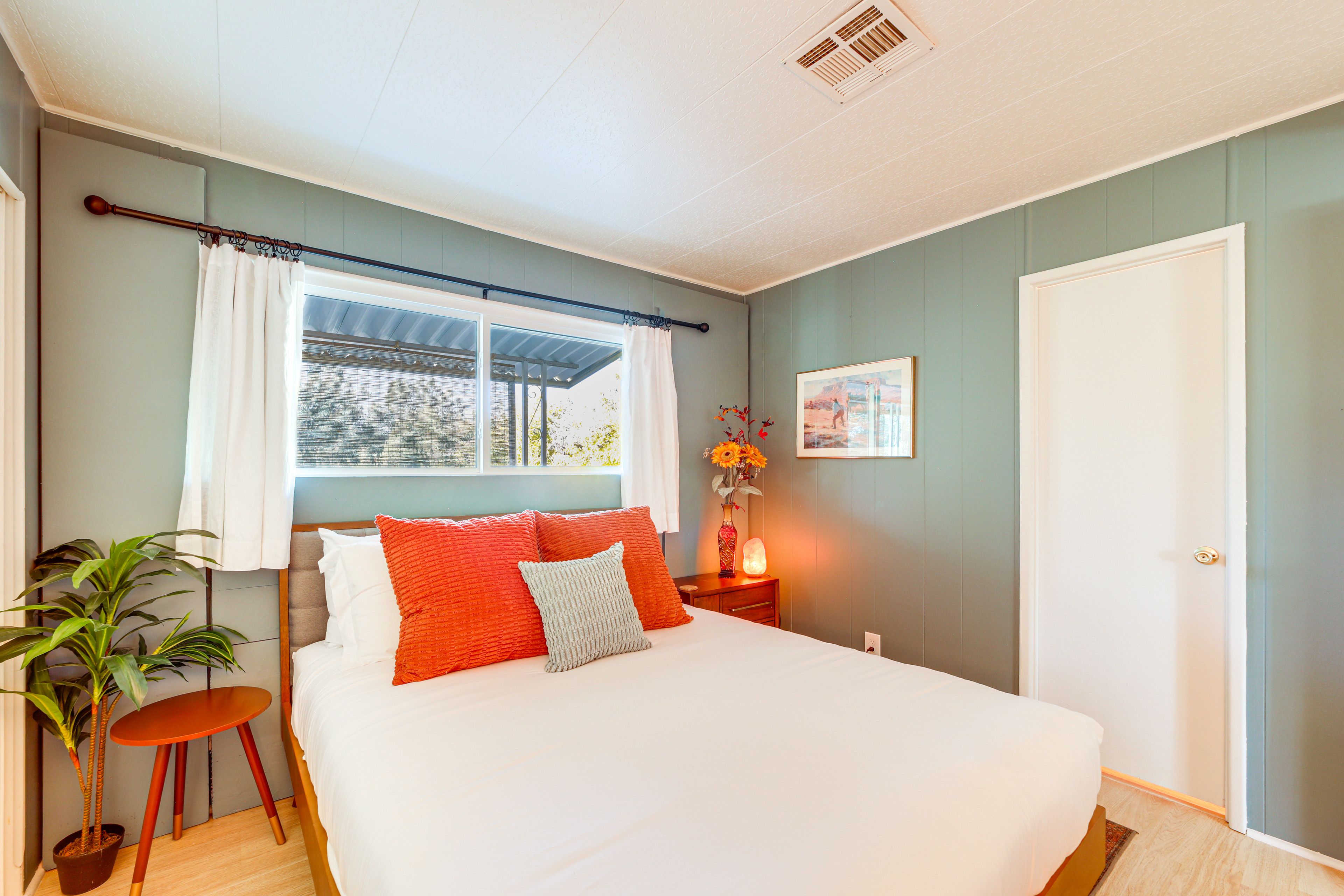 Bedroom 2 | Queen Bed | Smart TV