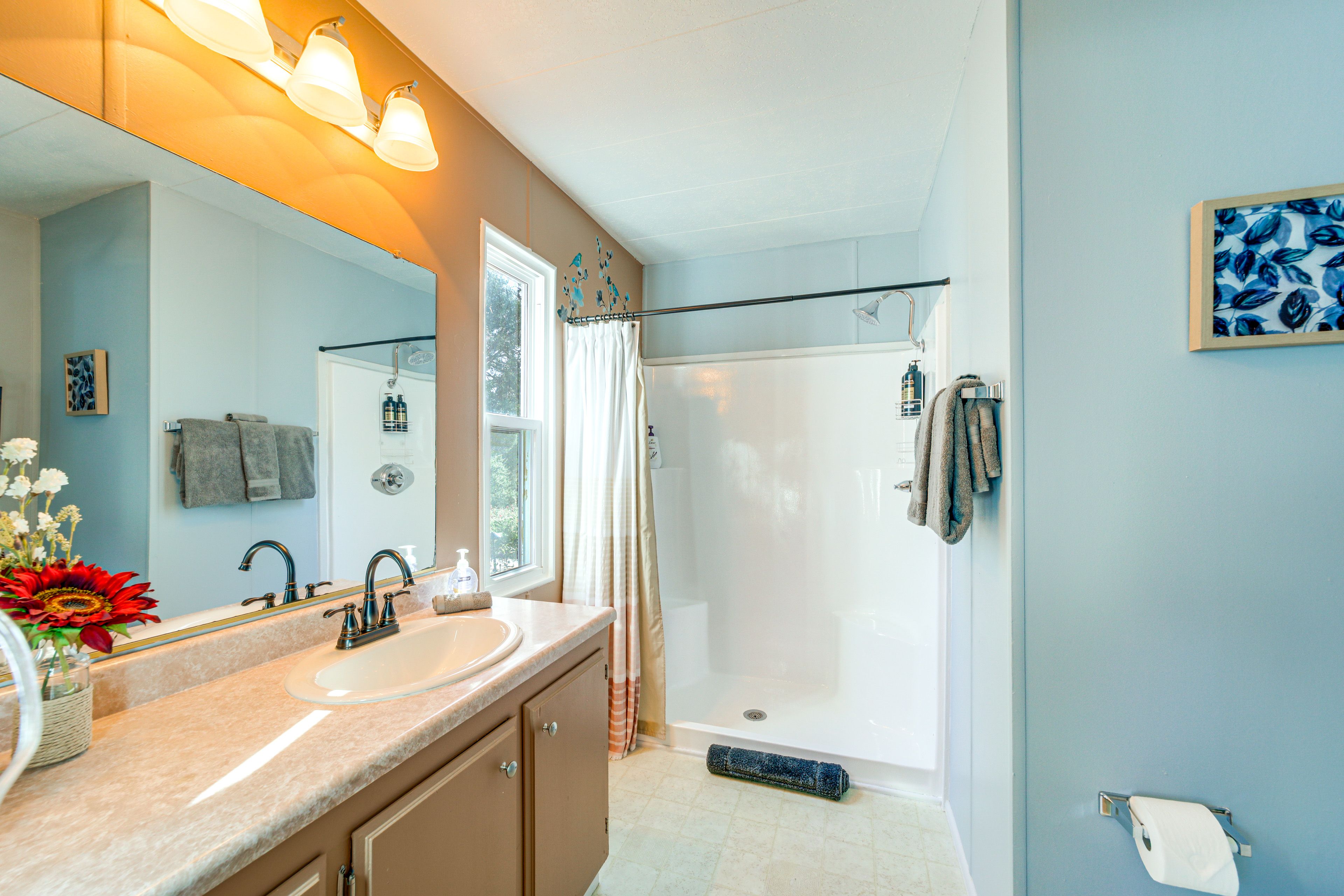 En-Suite Bathroom | Shower | Towels & Linens Provided