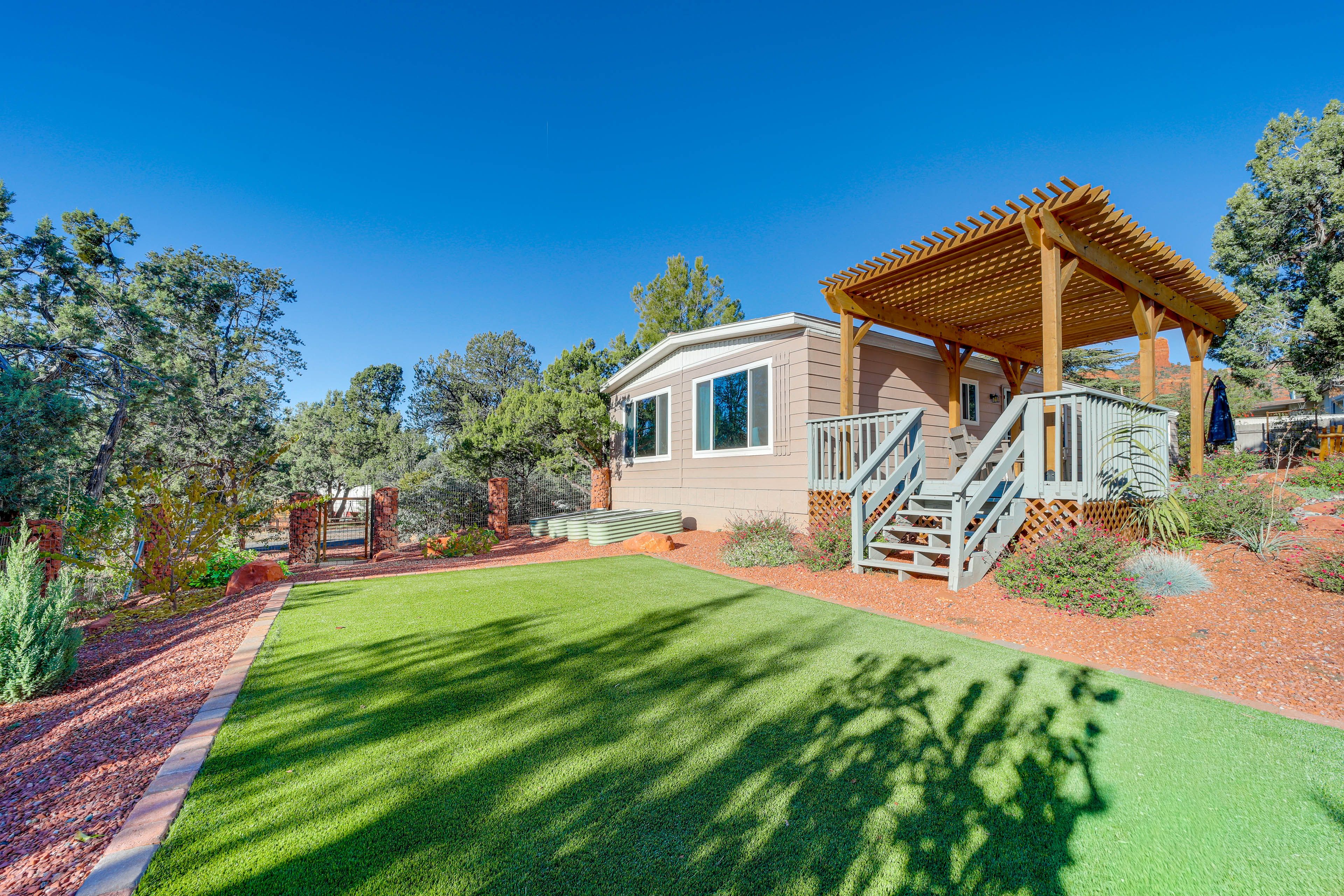 Side Yard | Turf Area | Garden