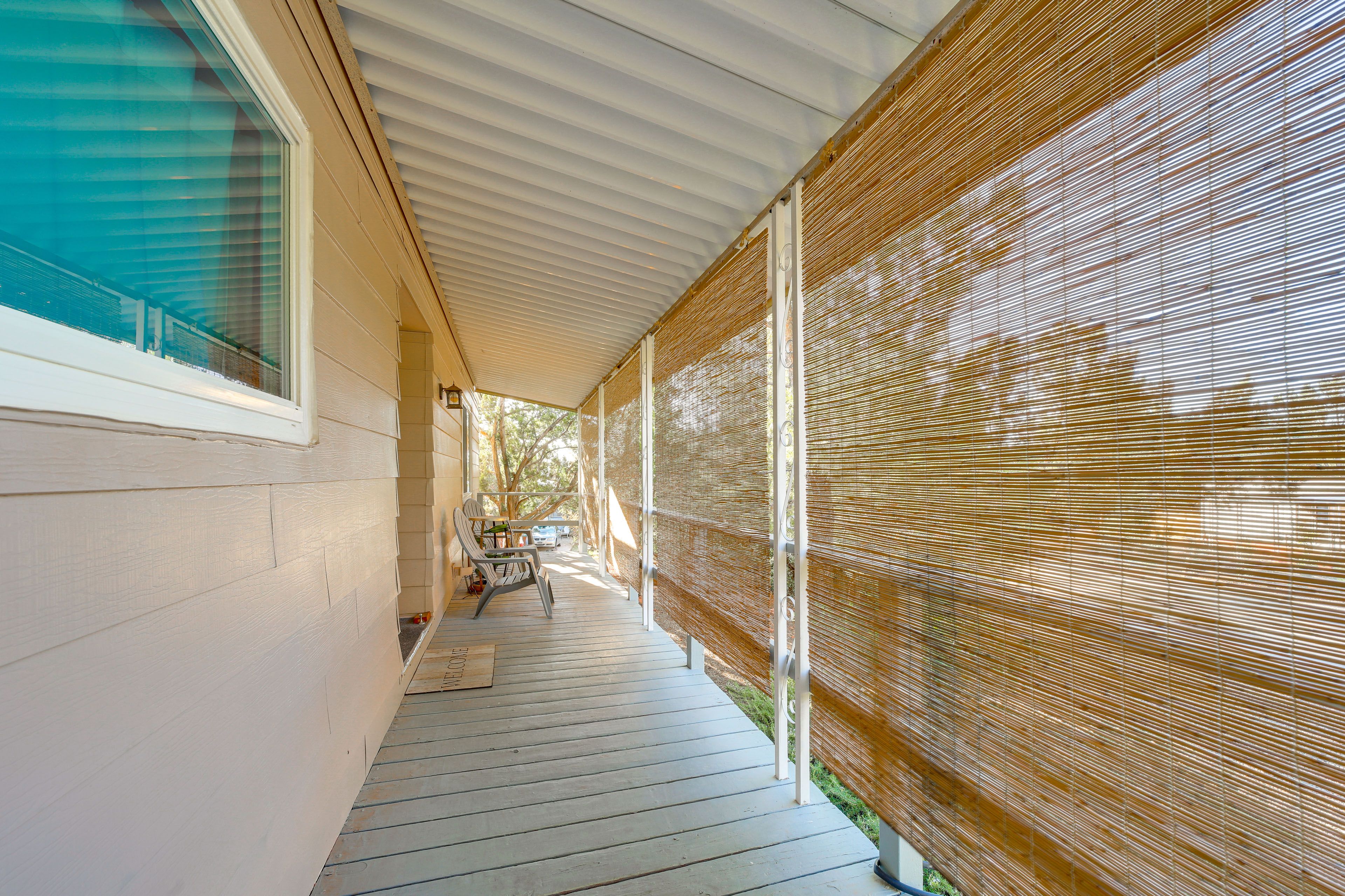 Front Porch w/ Seating | Privacy Shade