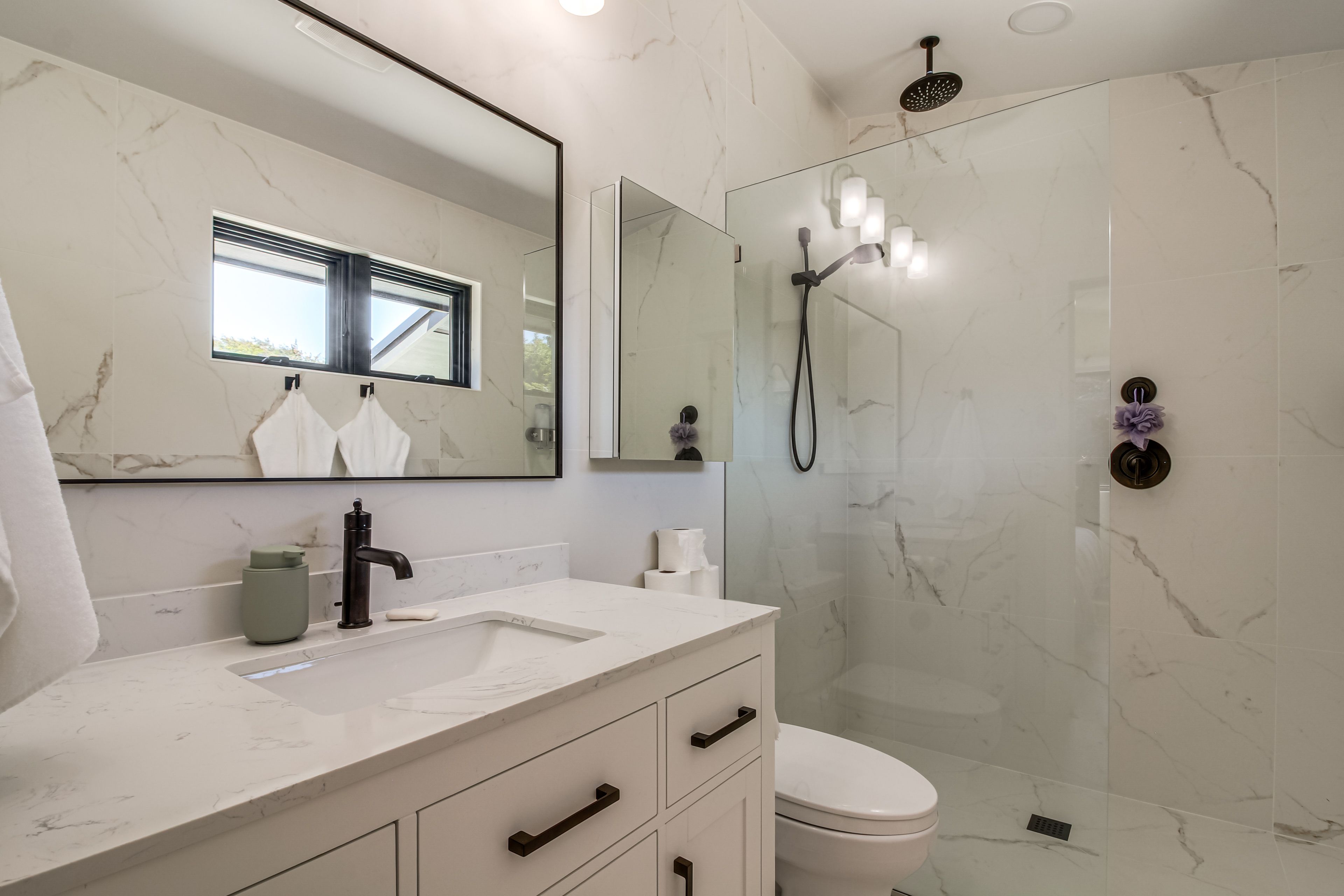 Bathroom | Main Level