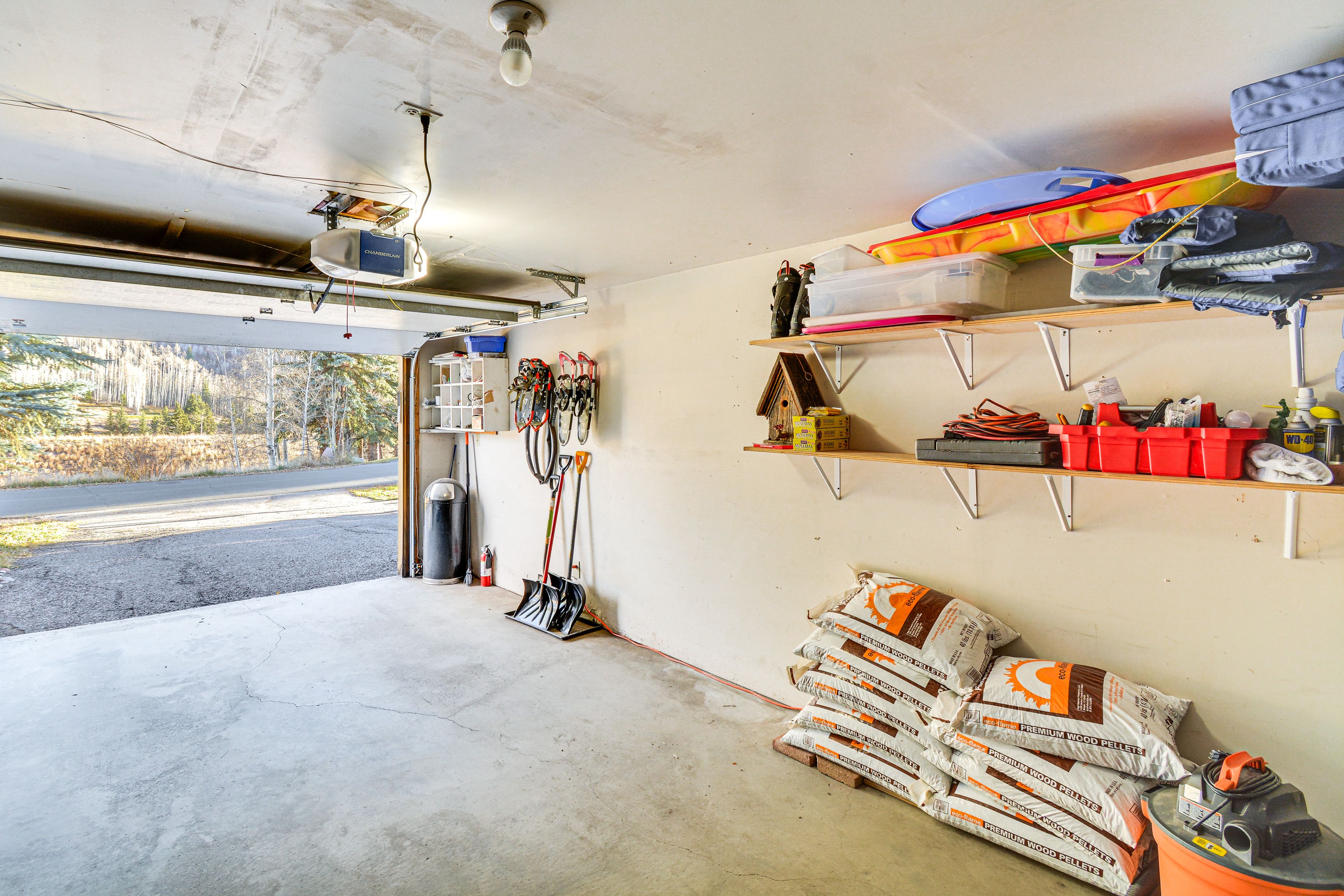 Parking | Garage (1 Vehicle) | Driveway (1-2 Vehicles)