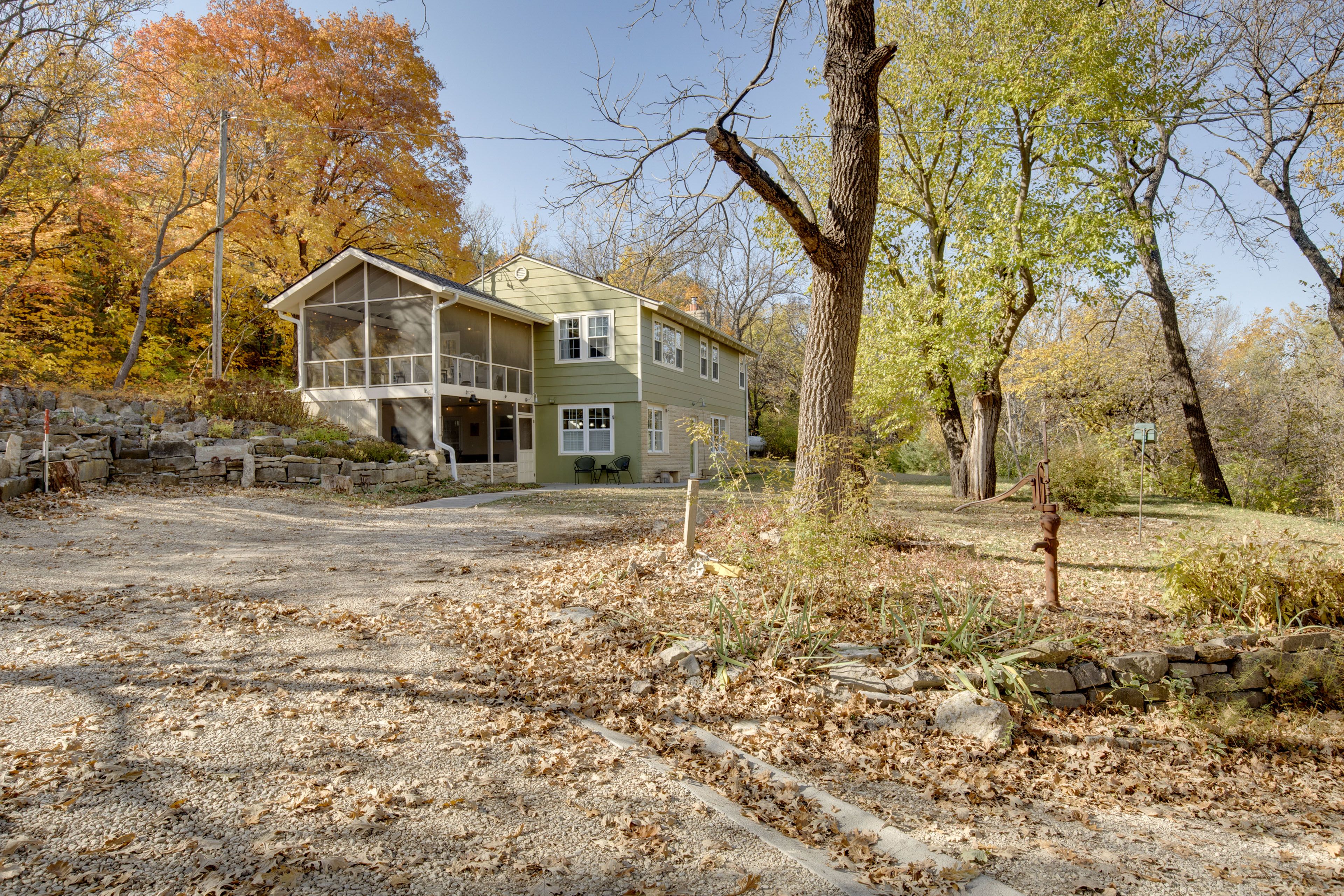 Parking | Driveway (3 Vehicles)