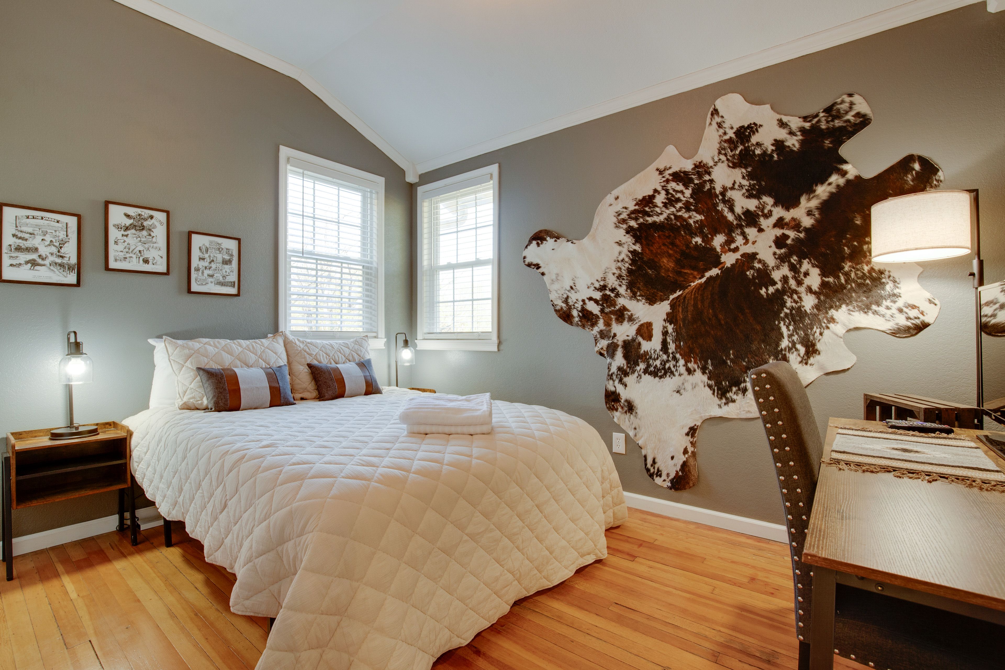 Bedroom 3 | Queen Bed | Desk | 2nd Floor