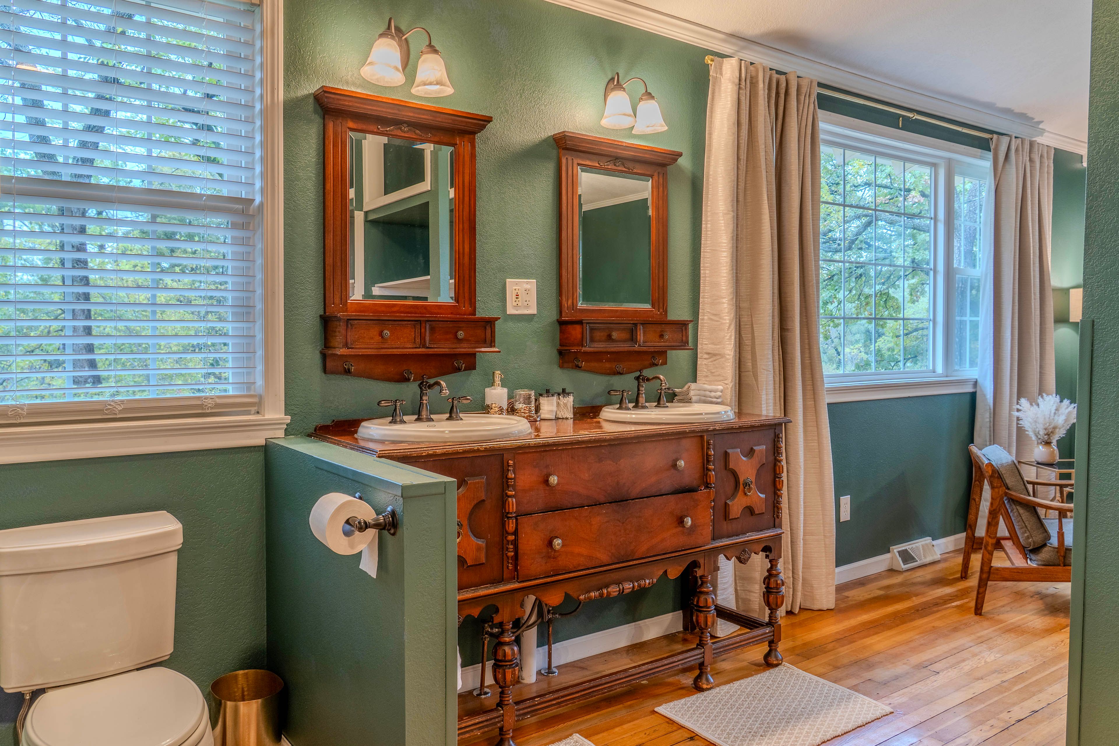 En-Suite Bathroom | Complimentary Toiletries | 2nd Floor