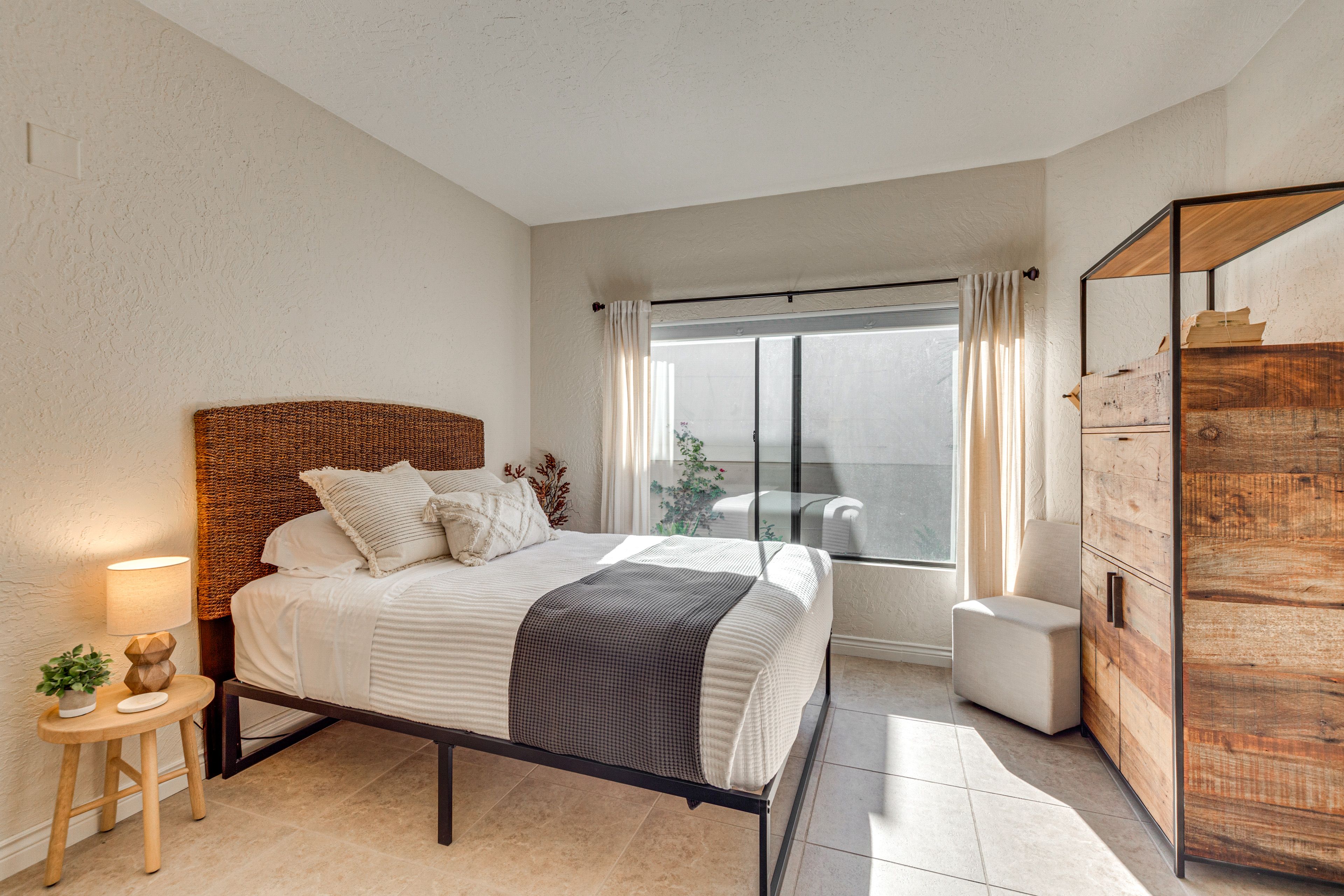 Bedroom 2 | Queen Bed